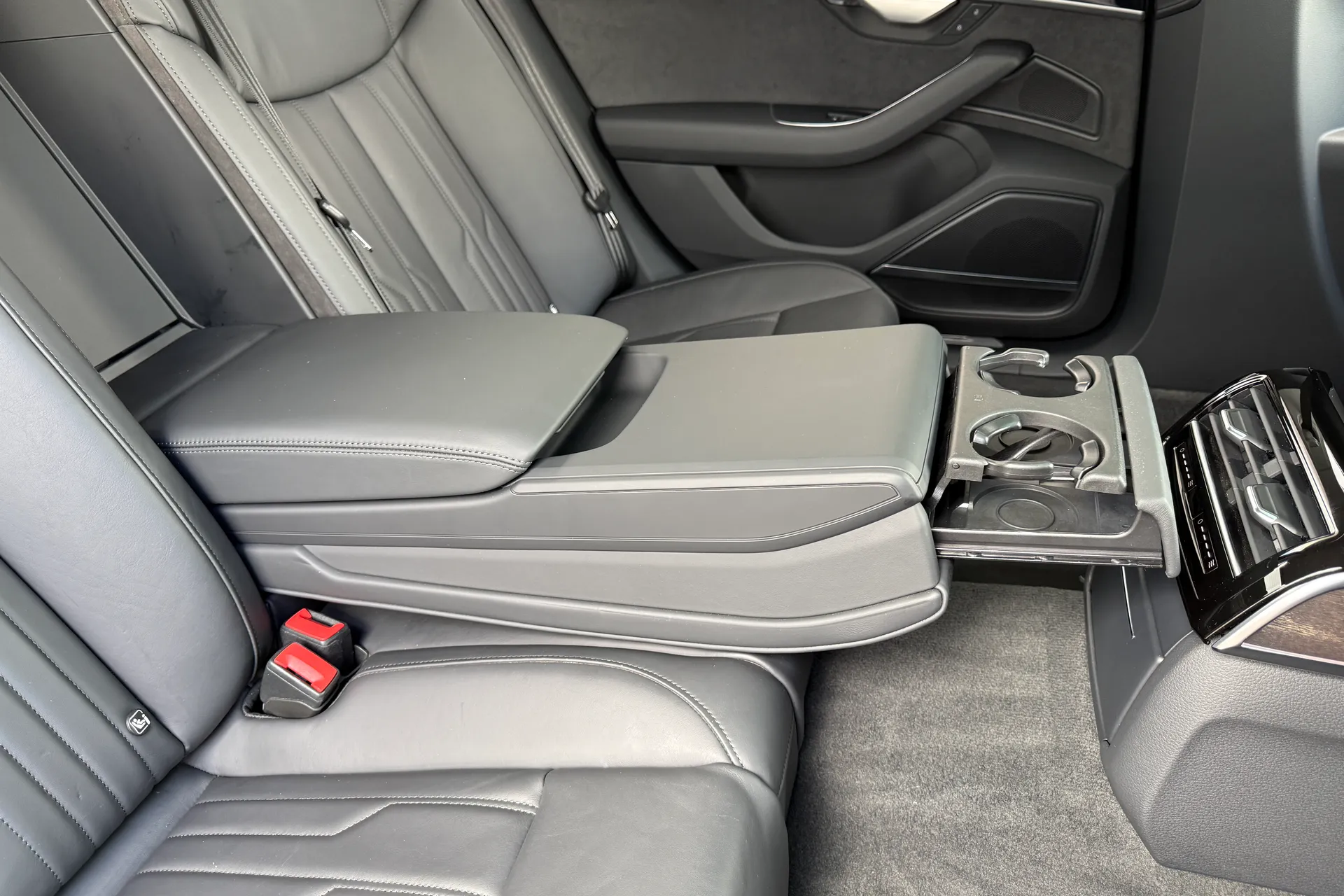 Audi A8 thumbnail image number 57