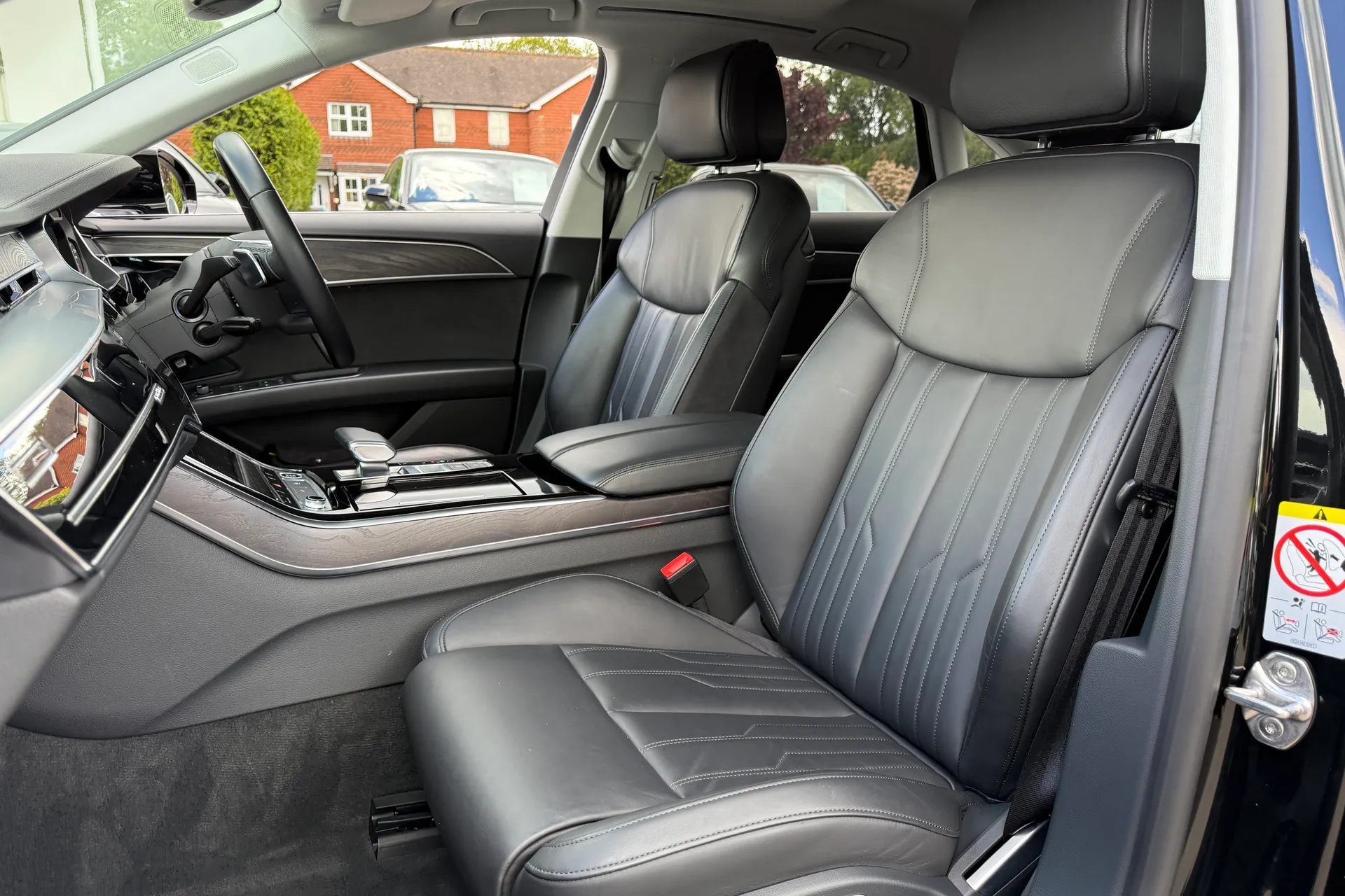 Audi A8 thumbnail image number 37