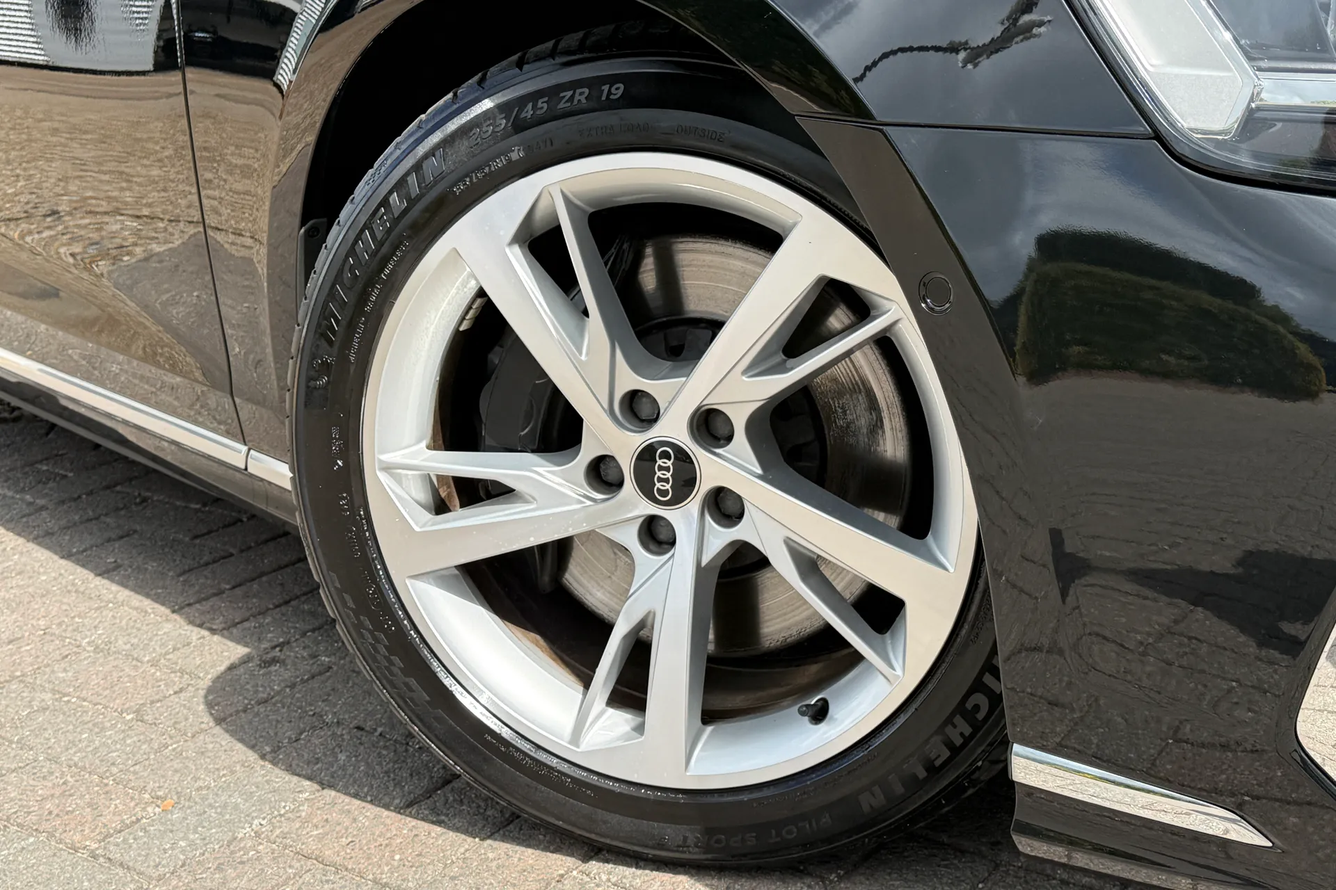 Audi A8 thumbnail image number 8