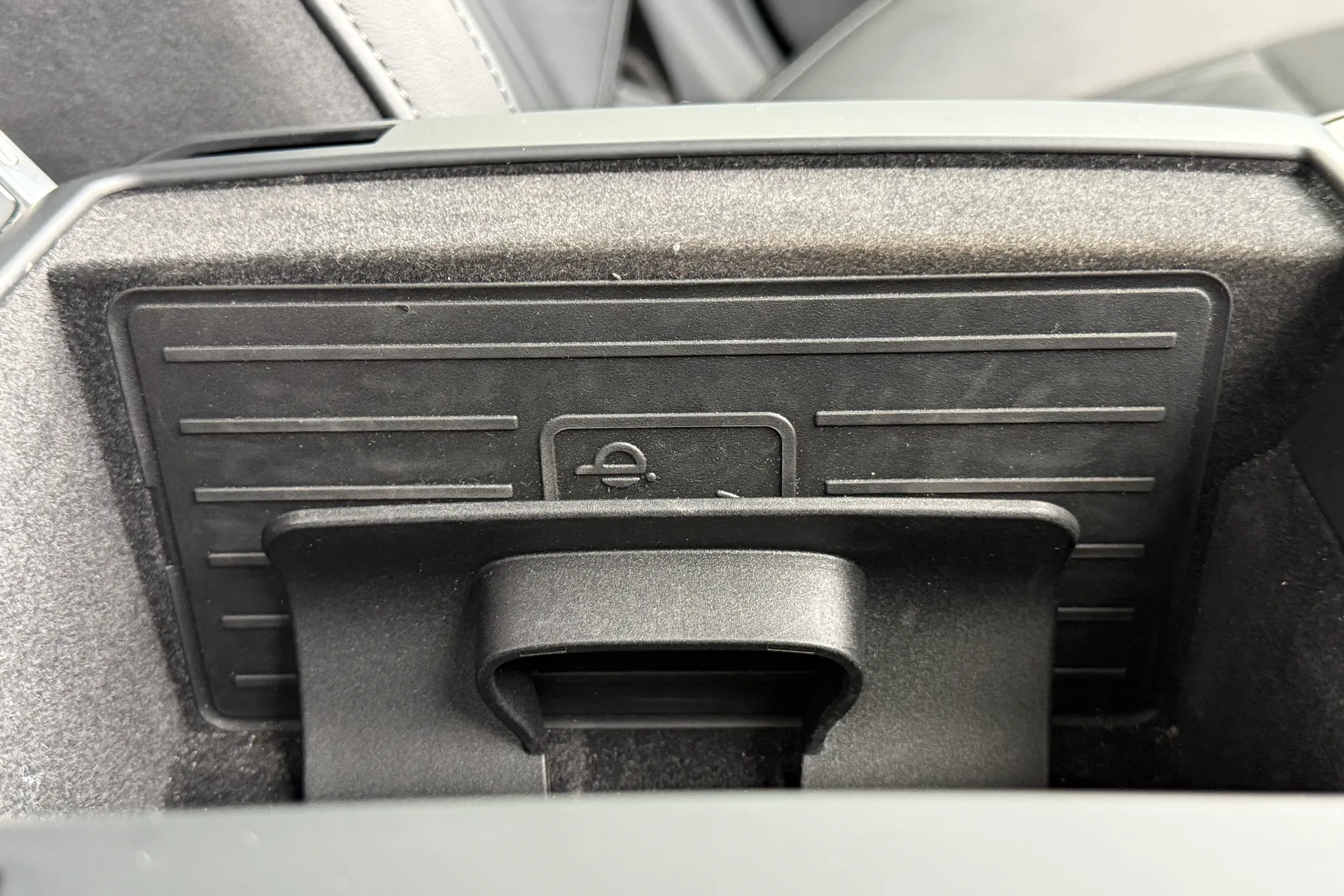 Audi A8 thumbnail image number 20