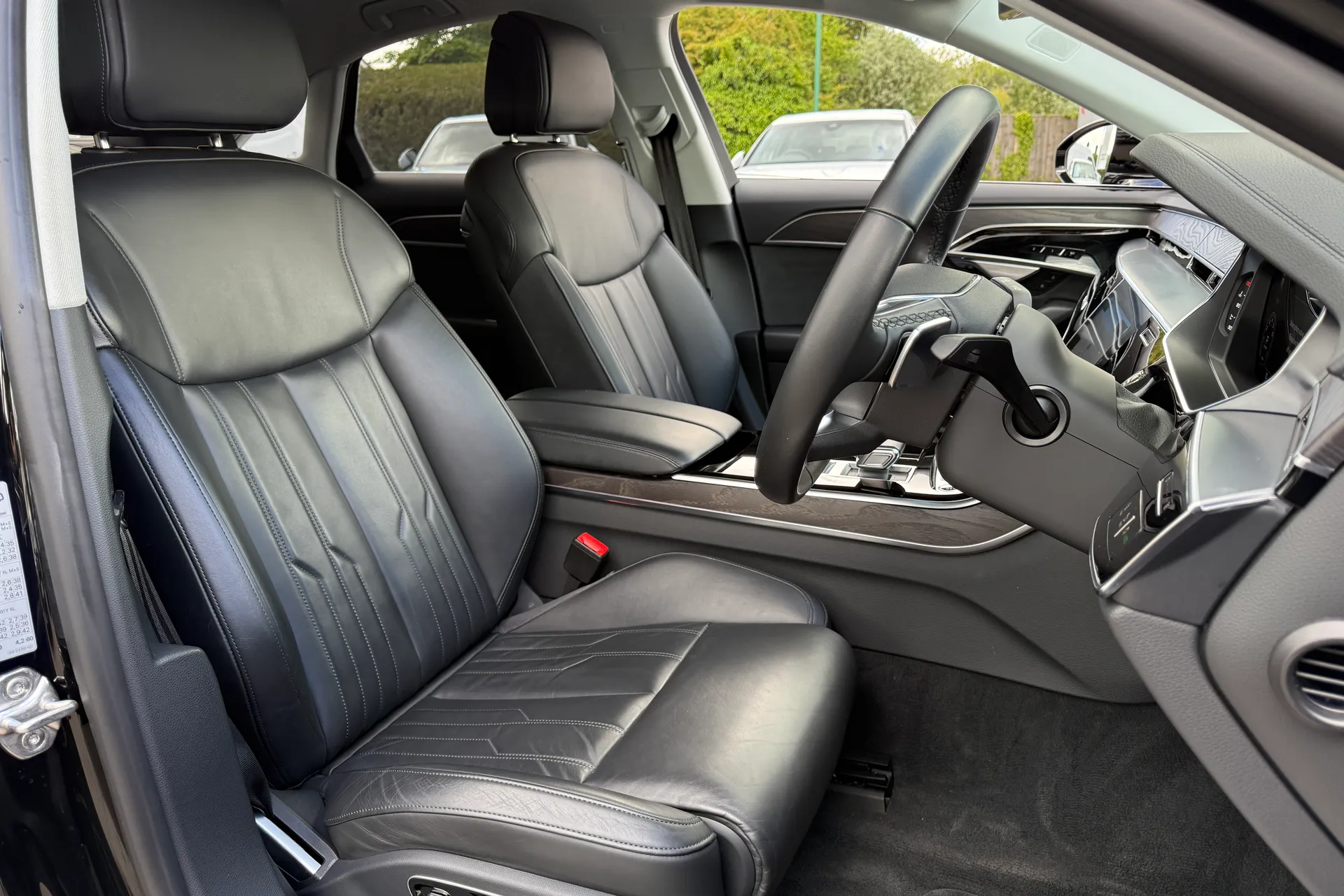 Audi A8 thumbnail image number 34