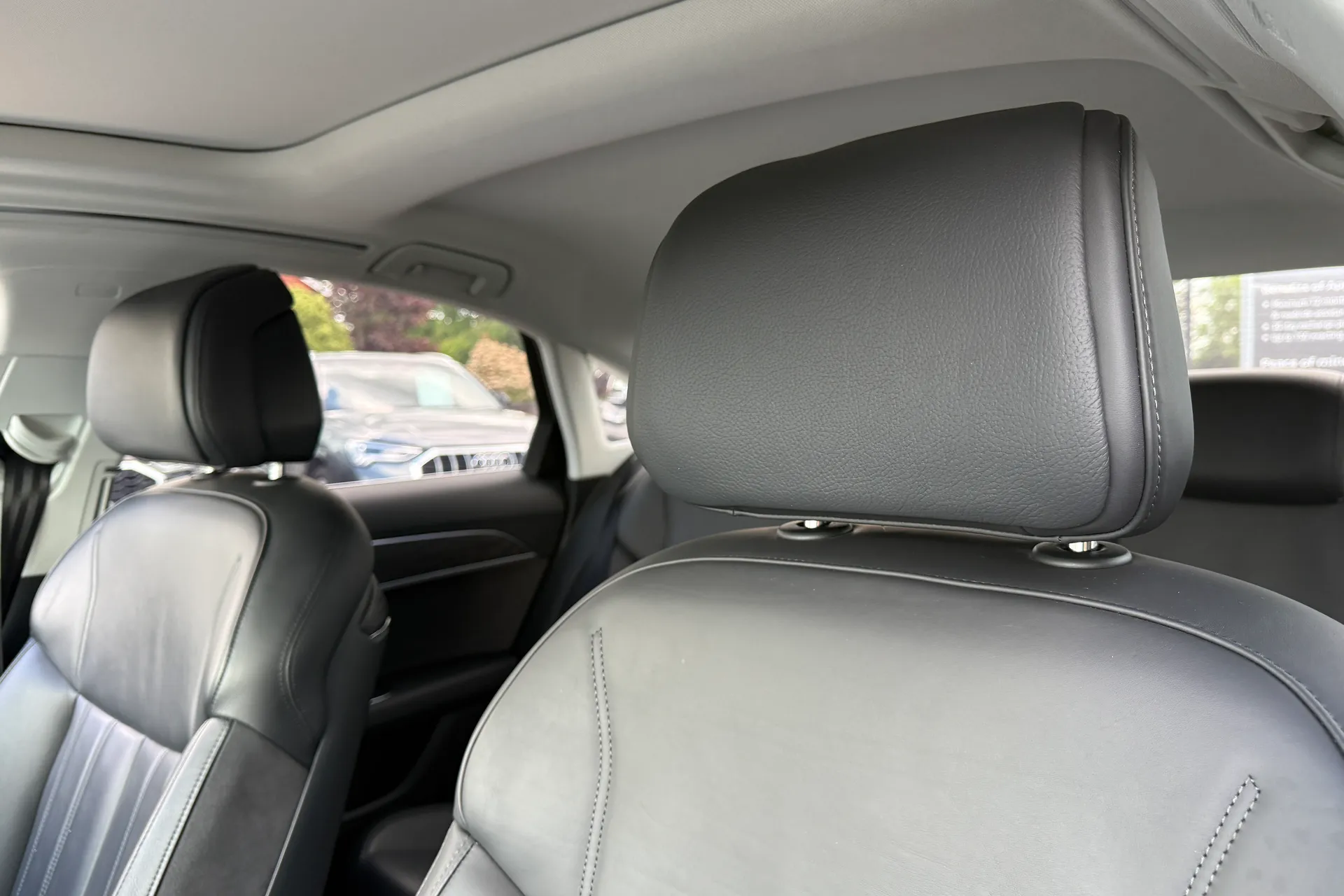 Audi A8 thumbnail image number 38