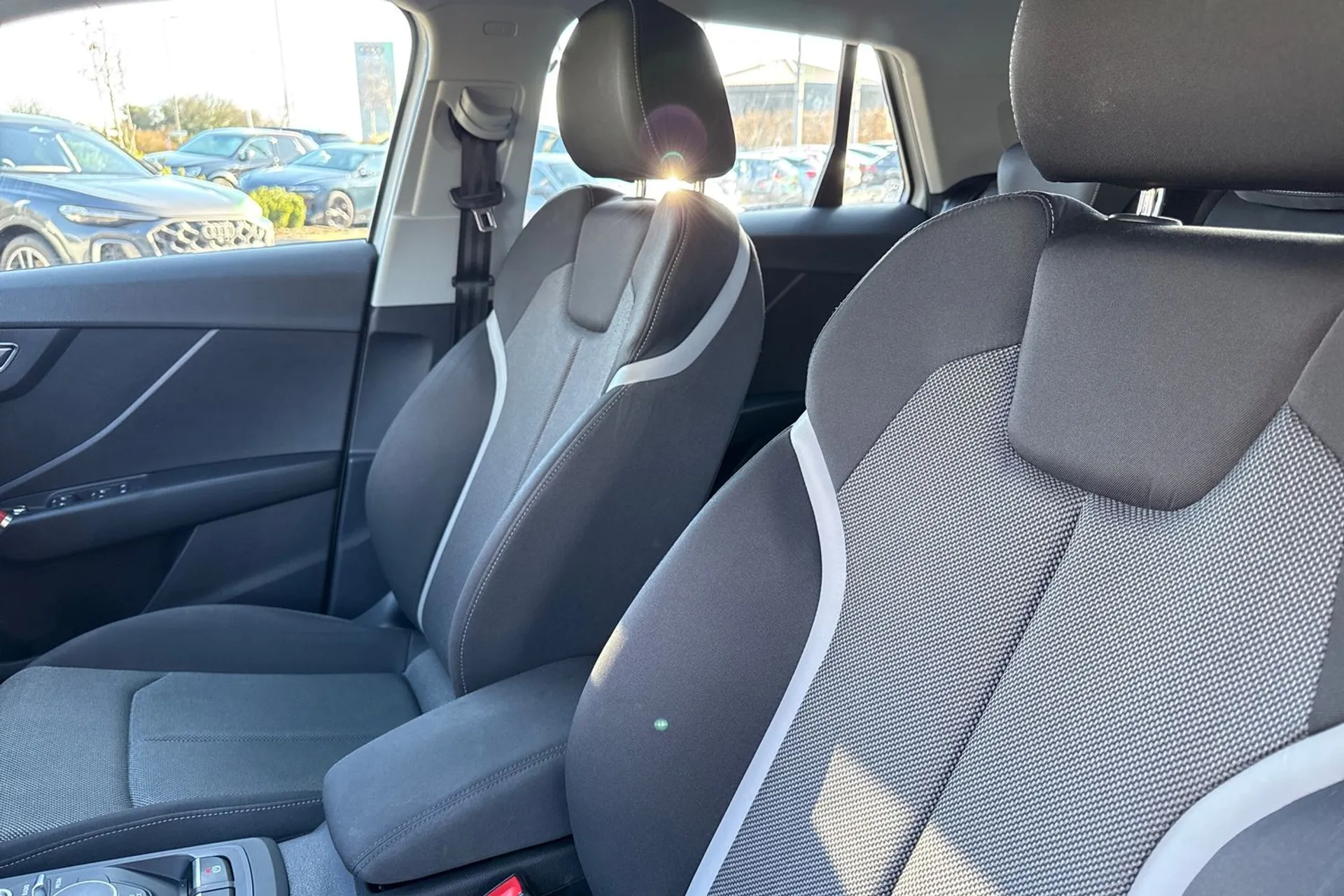 Audi Q2 thumbnail image number 18