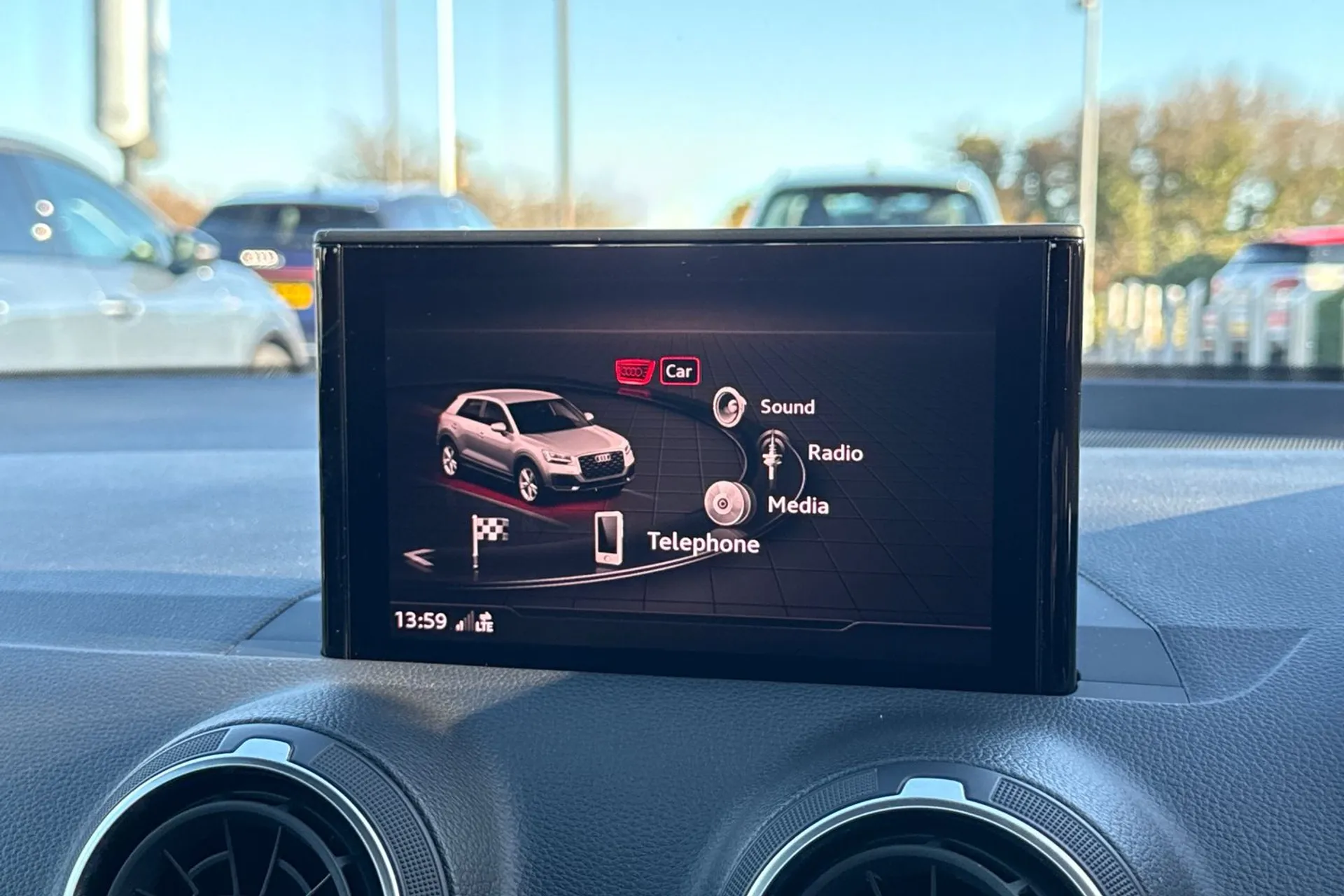 Audi Q2 thumbnail image number 13