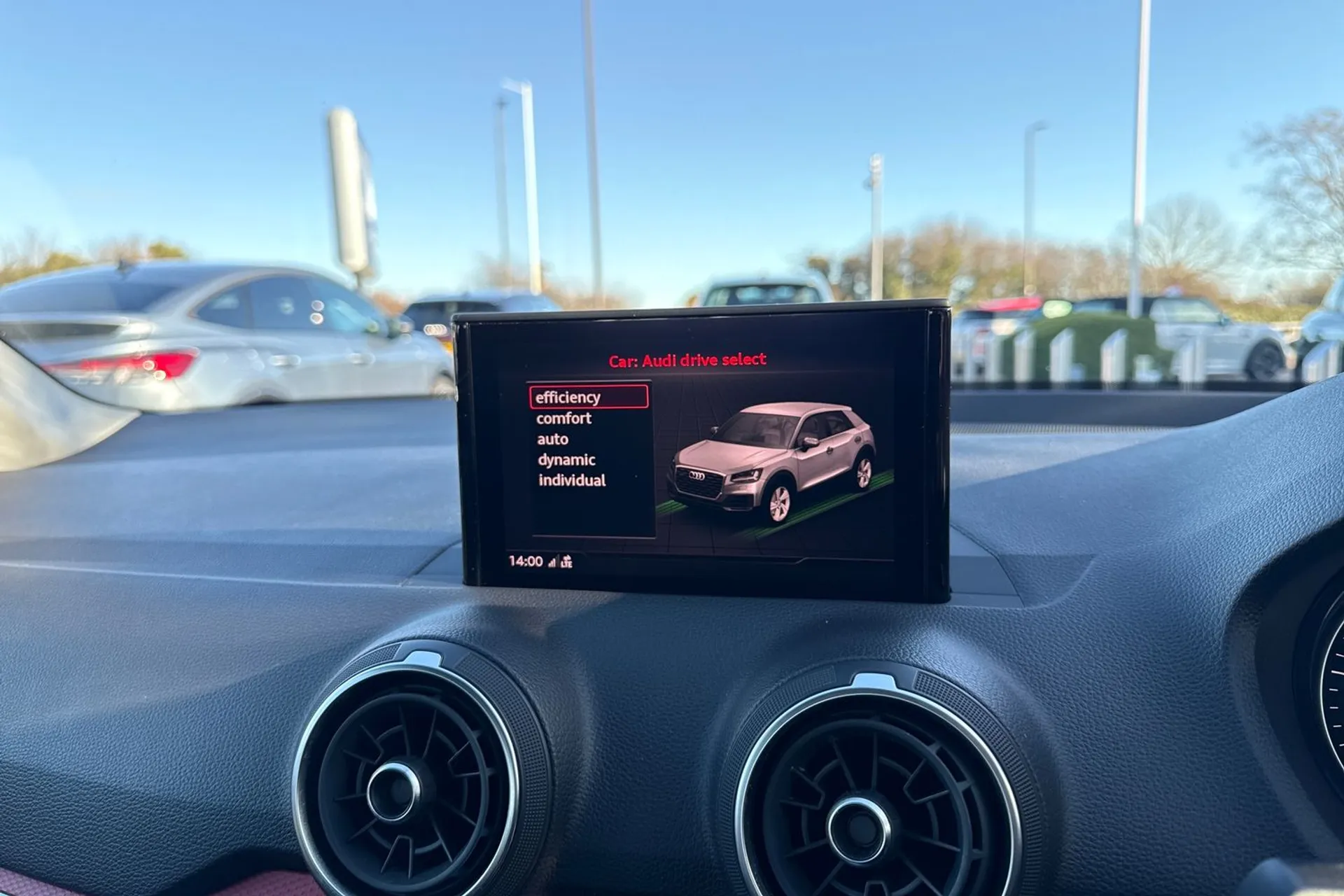 Audi Q2 thumbnail image number 20