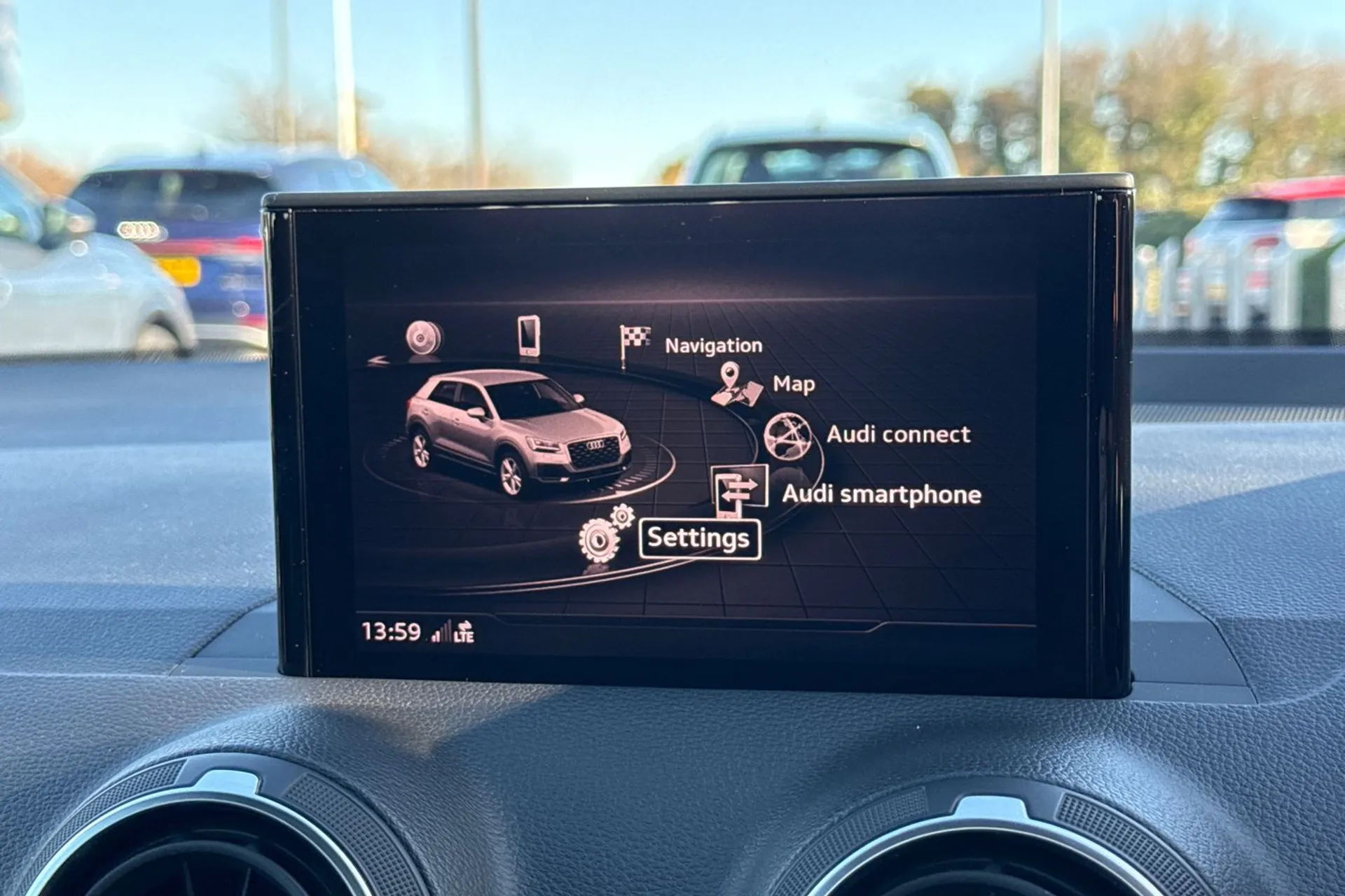 Audi Q2 thumbnail image number 7