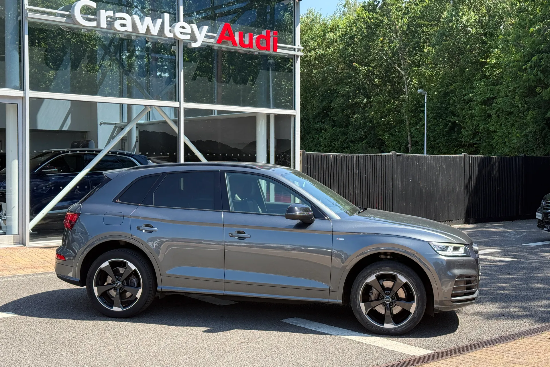 Audi Q5 thumbnail image number 2