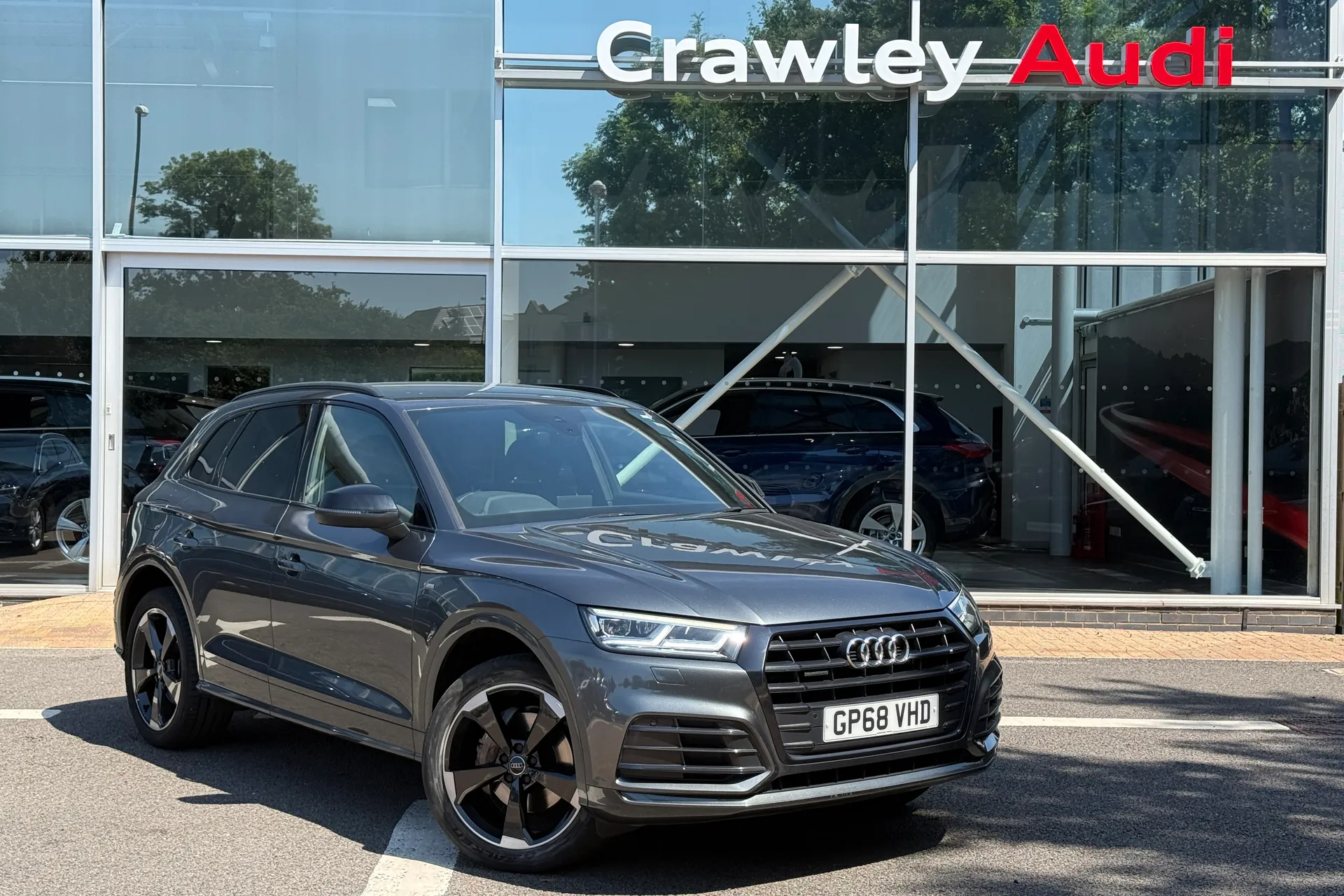 Audi Q5 focused image