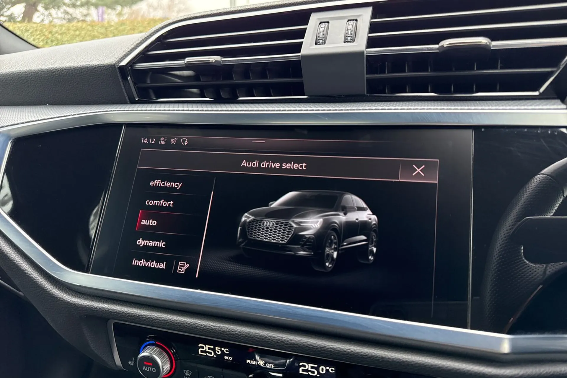 Audi Q3 thumbnail image number 15