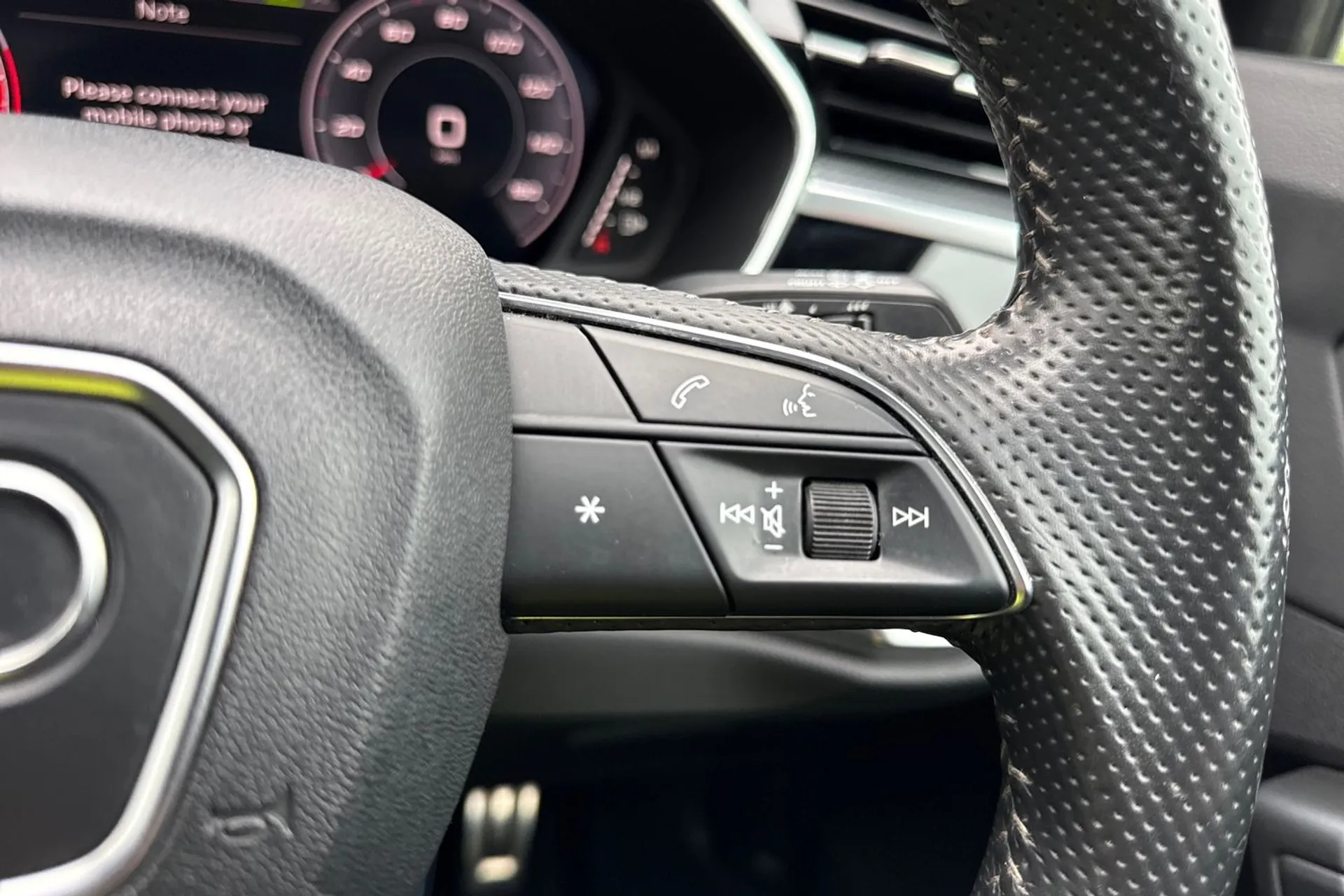 Audi Q3 thumbnail image number 33