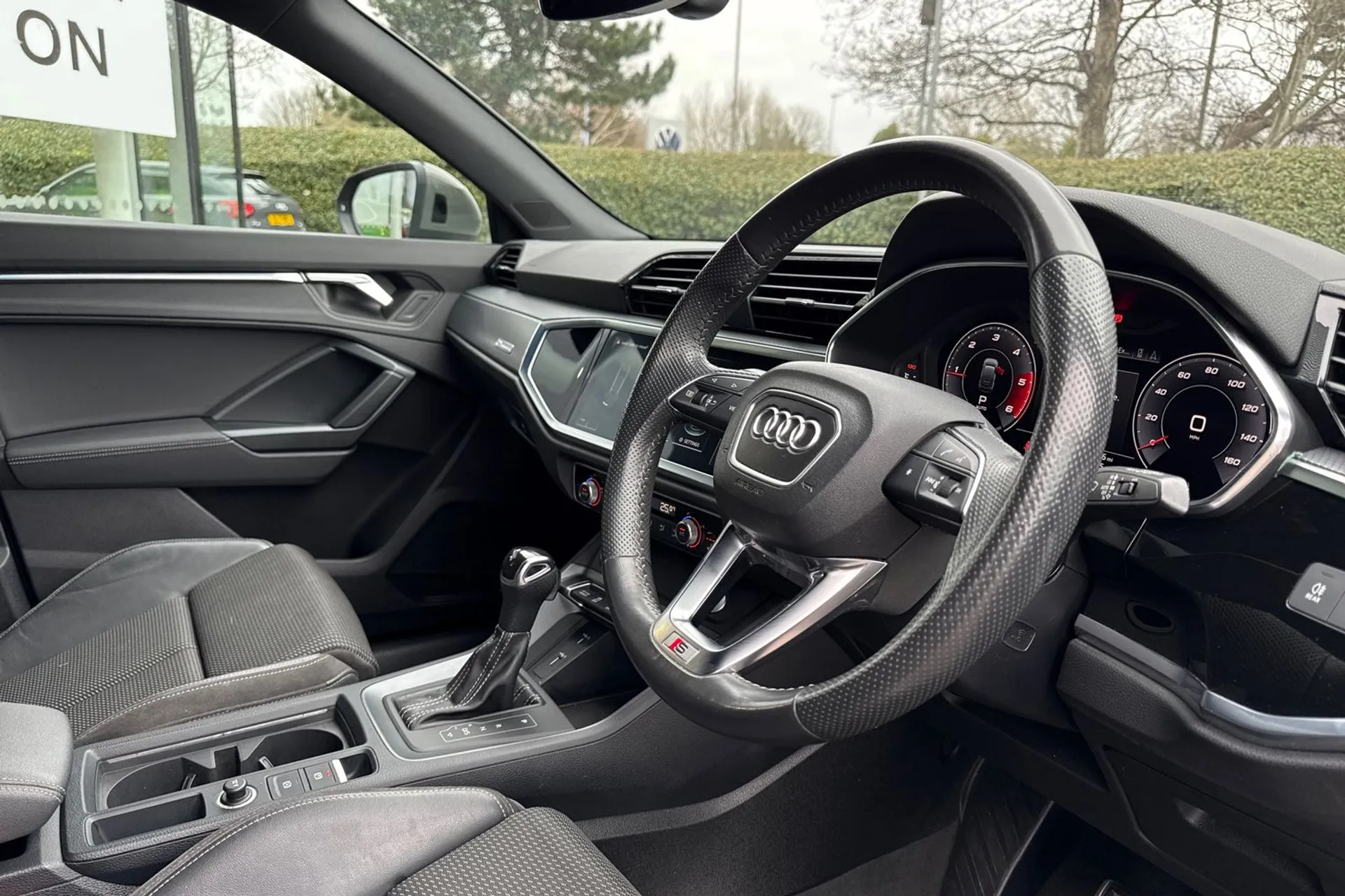 Audi Q3 thumbnail image number 21