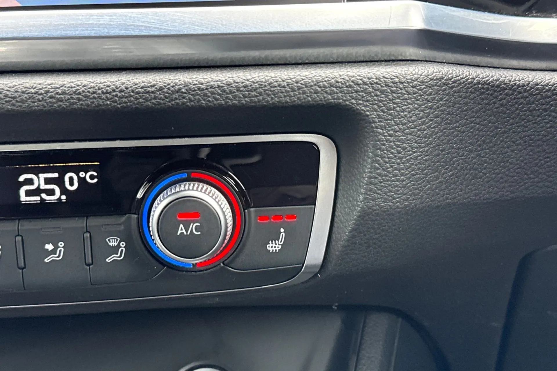 Audi Q3 thumbnail image number 13