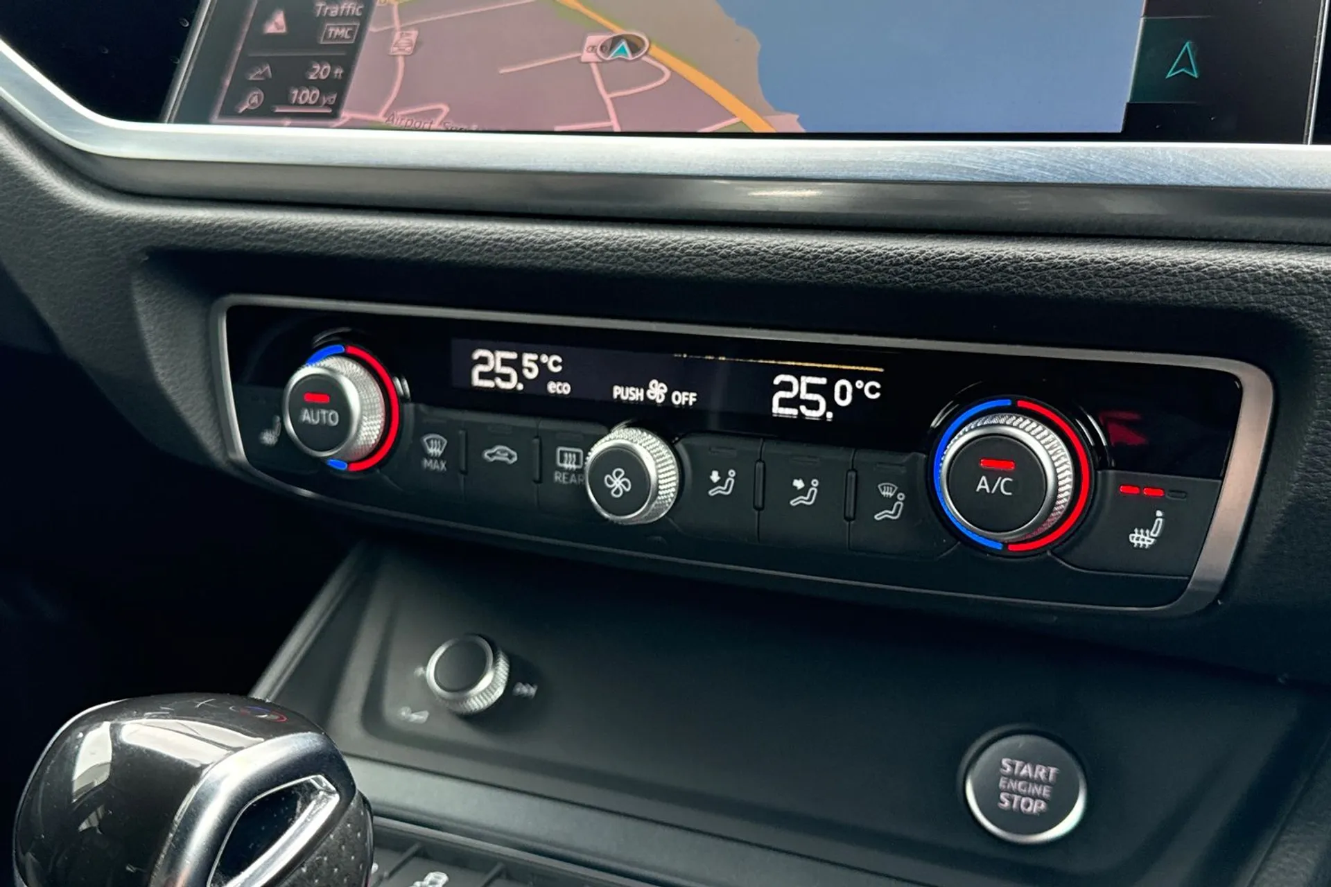 Audi Q3 thumbnail image number 10