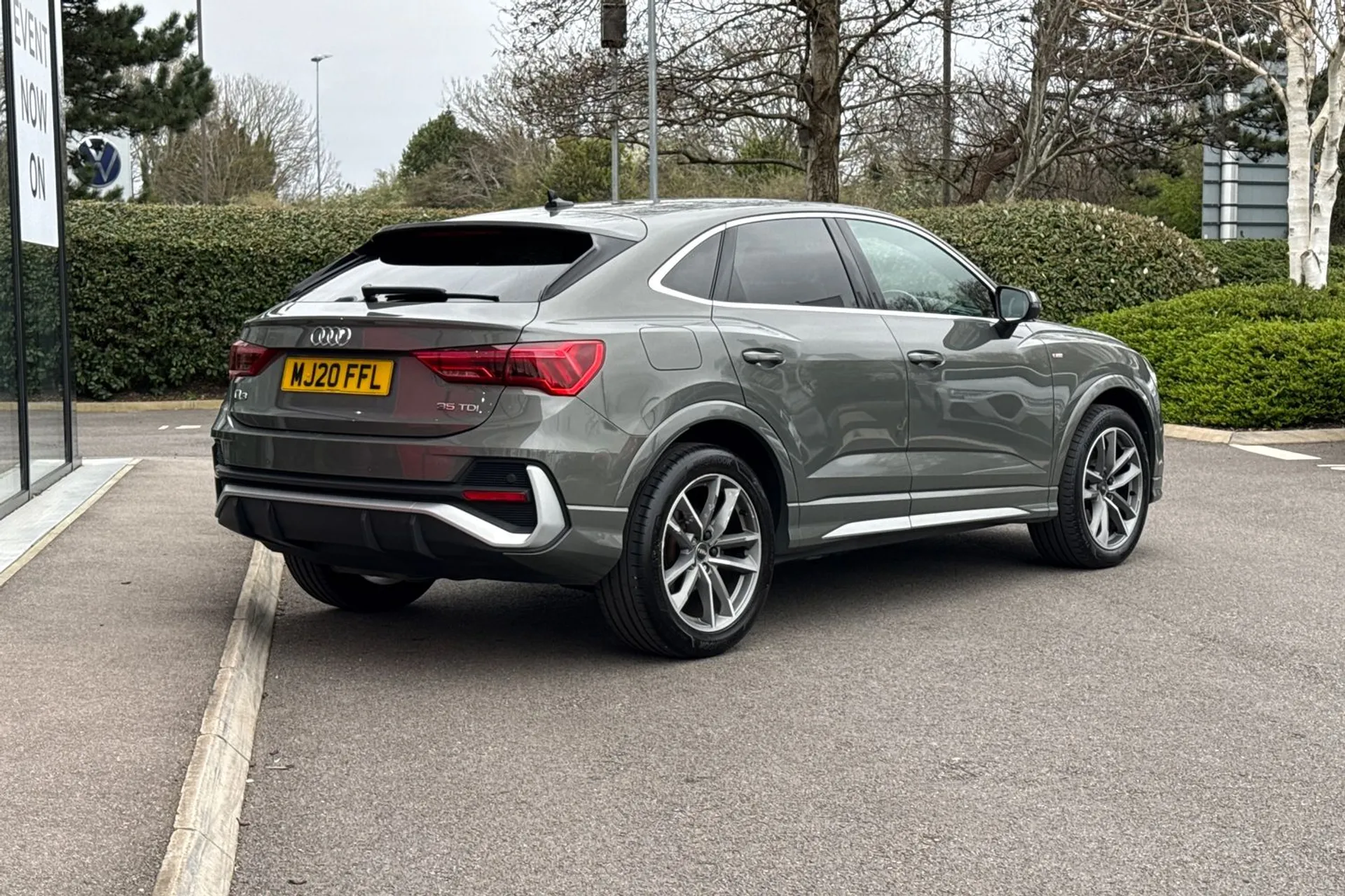 Audi Q3 thumbnail image number 14