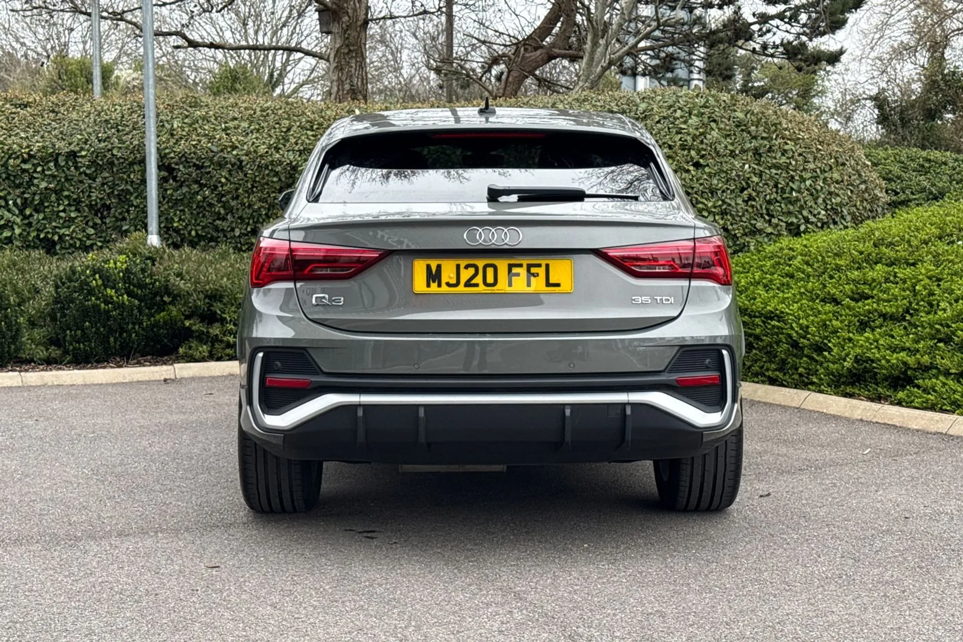 Audi Q3 thumbnail image number 16