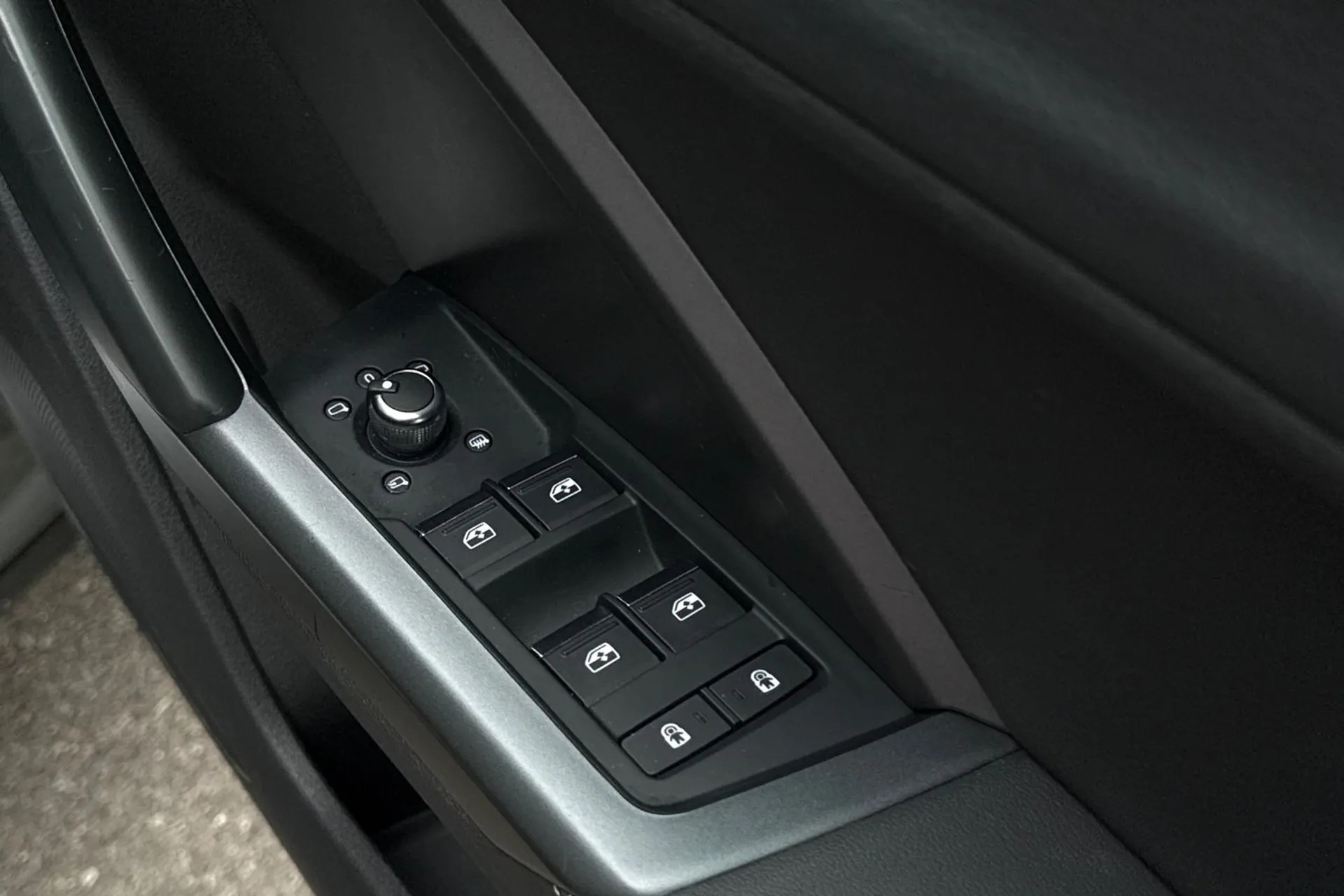 Audi Q3 thumbnail image number 22