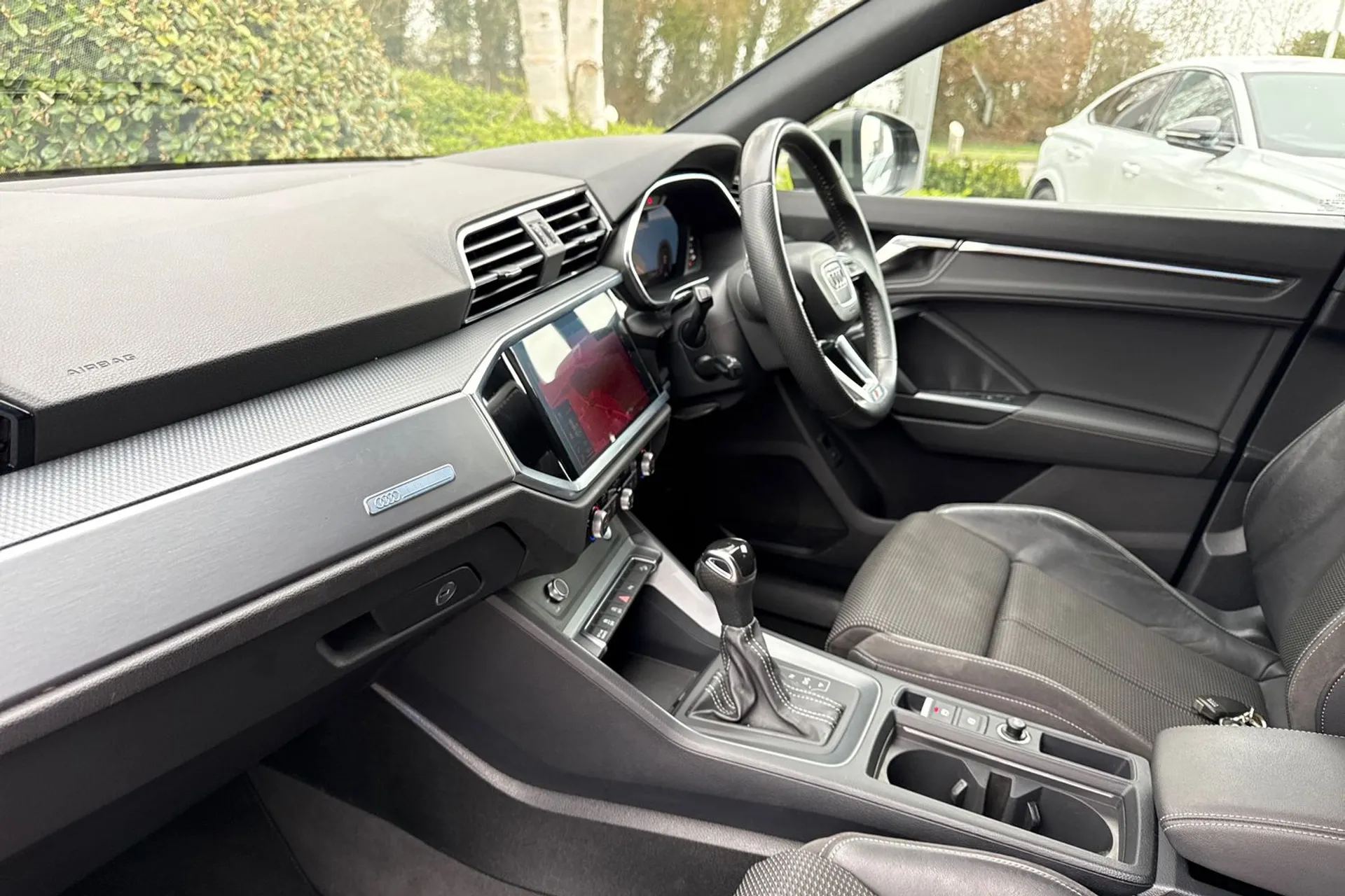 Audi Q3 thumbnail image number 24