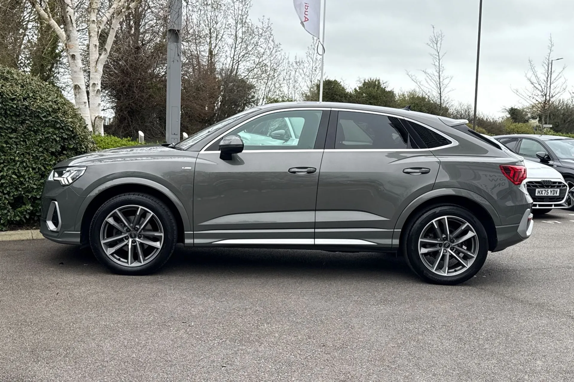 Audi Q3 thumbnail image number 18