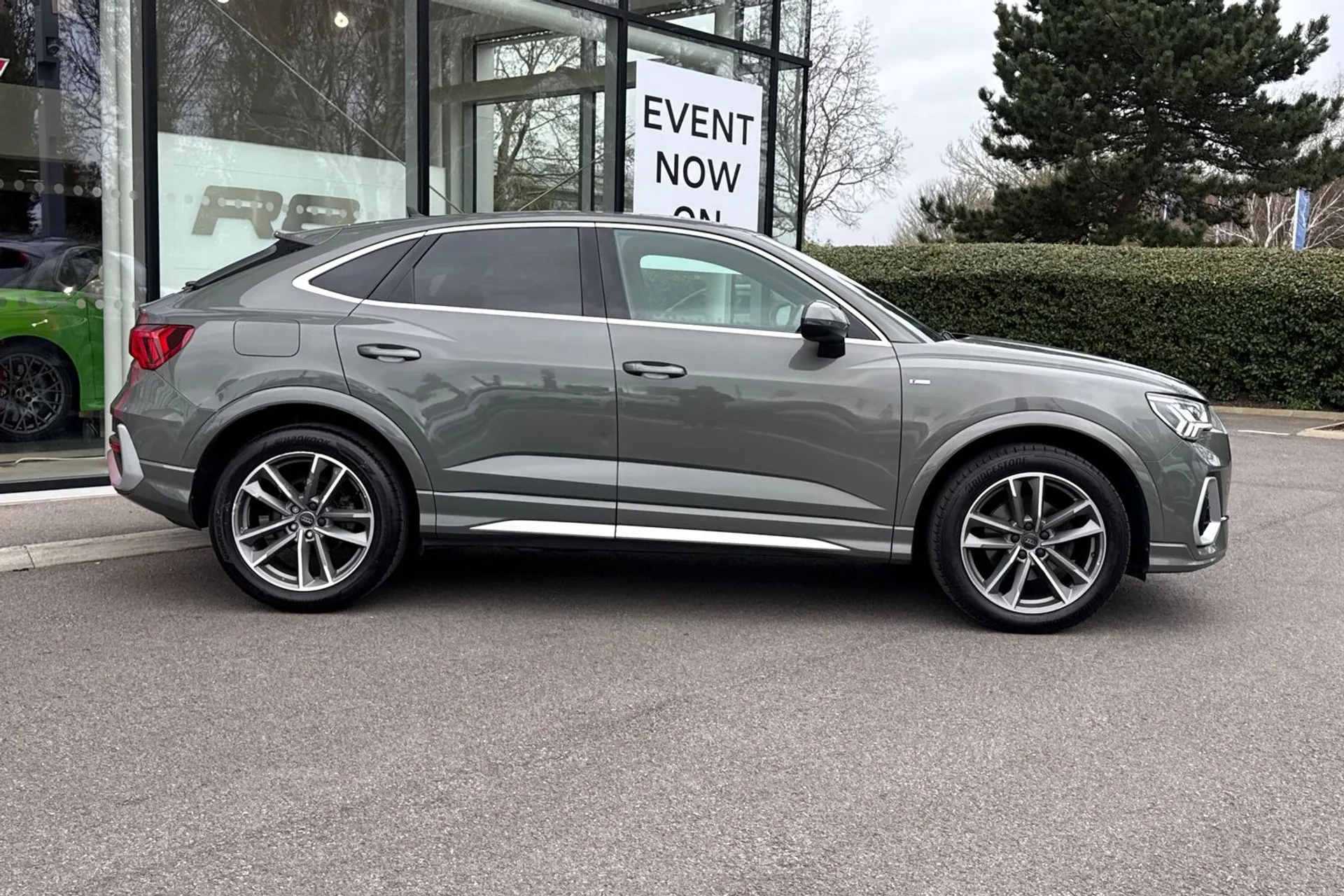 Audi Q3 thumbnail image number 2