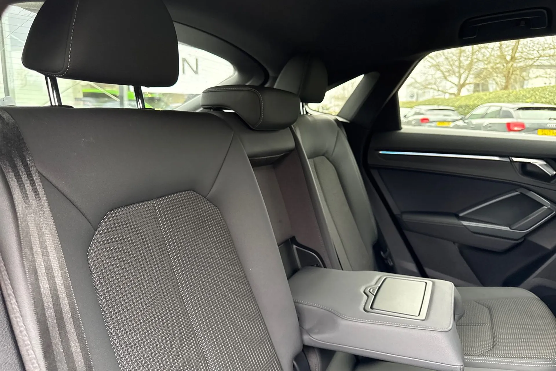 Audi Q3 thumbnail image number 40