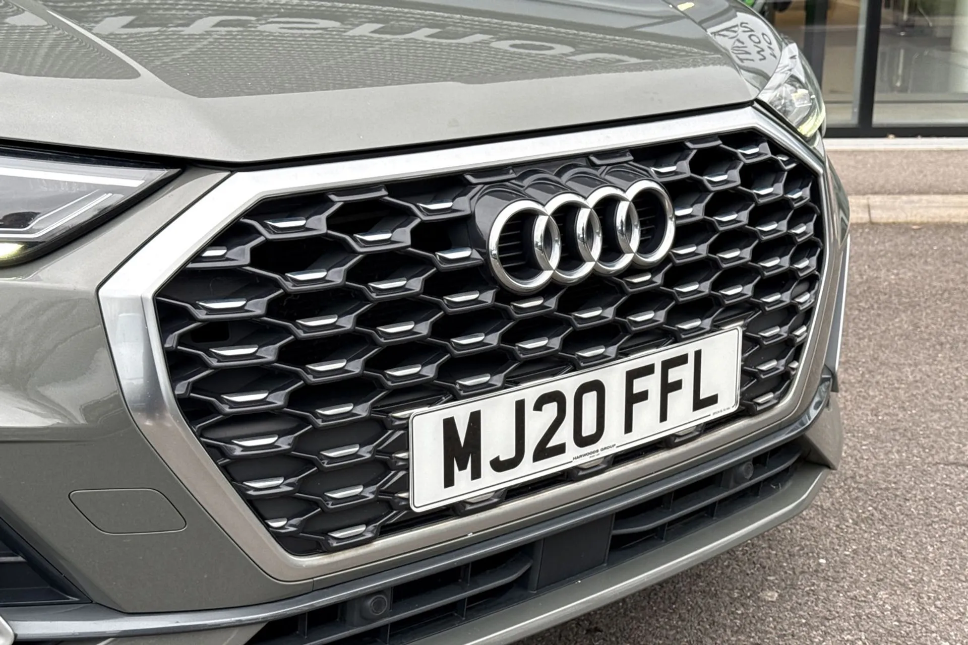 Audi Q3 thumbnail image number 12