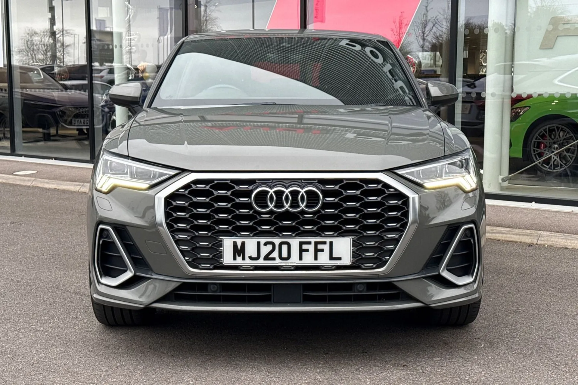 Audi Q3 thumbnail image number 20