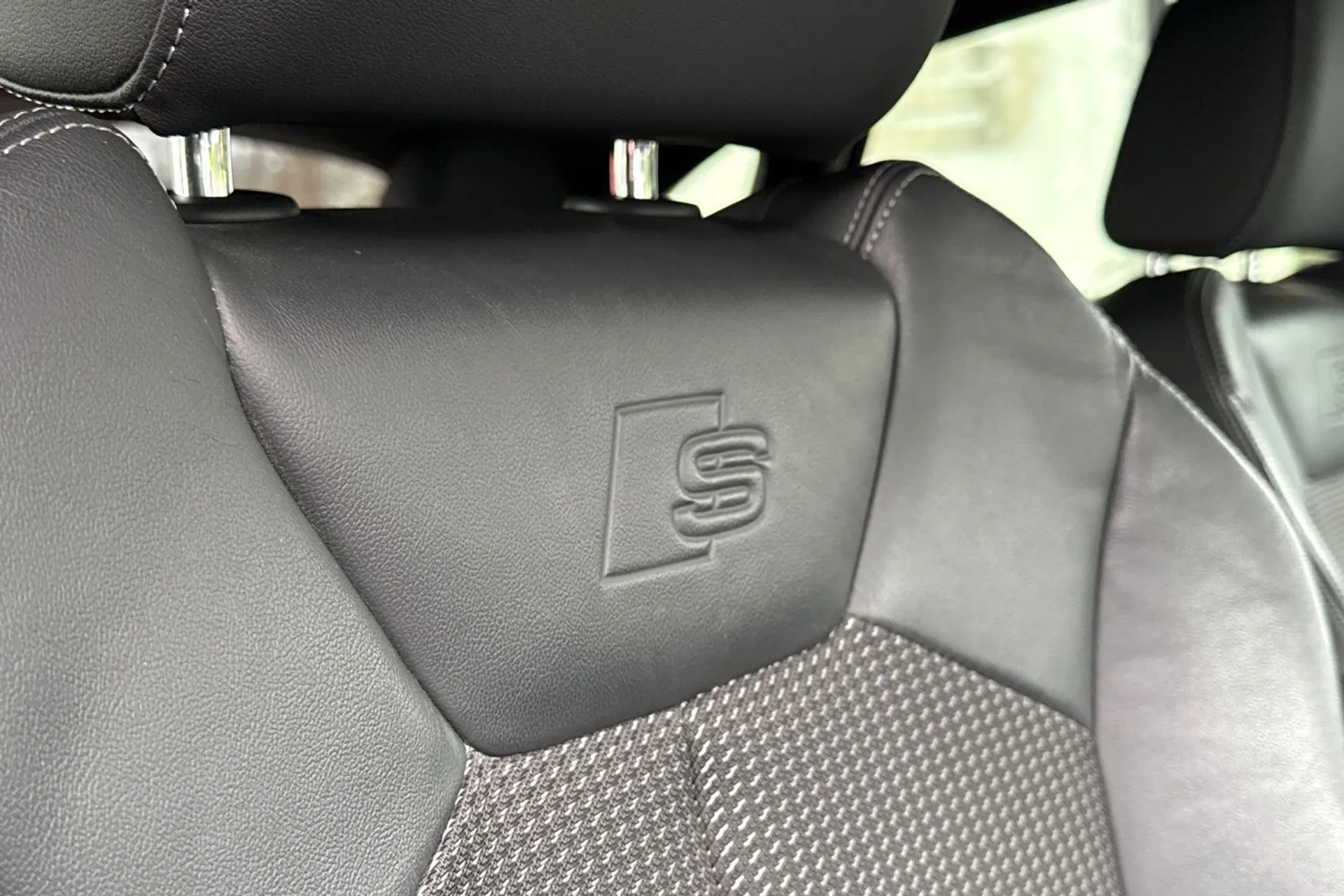 Audi Q3 thumbnail image number 42