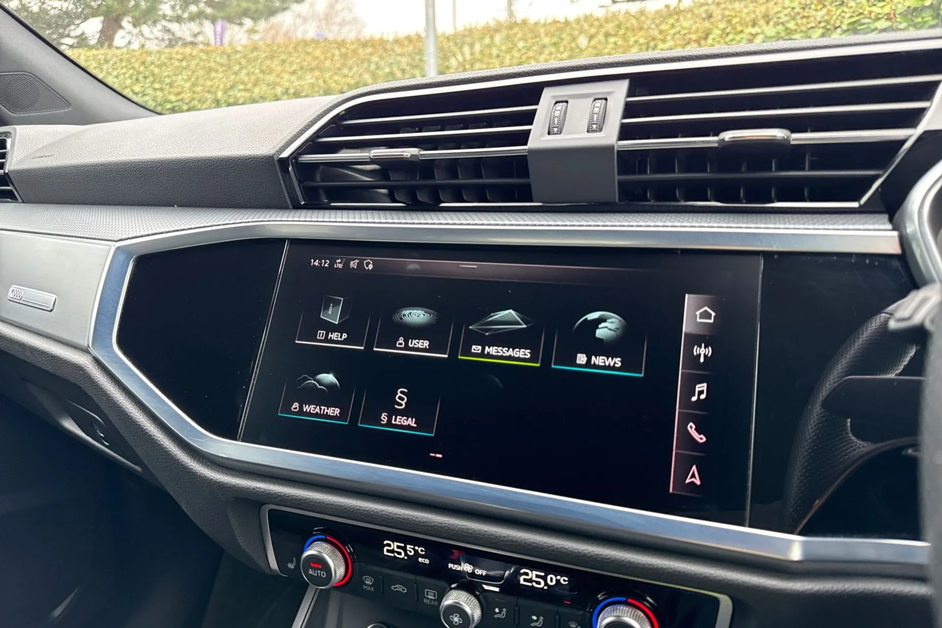 Audi Q3 thumbnail image number 17