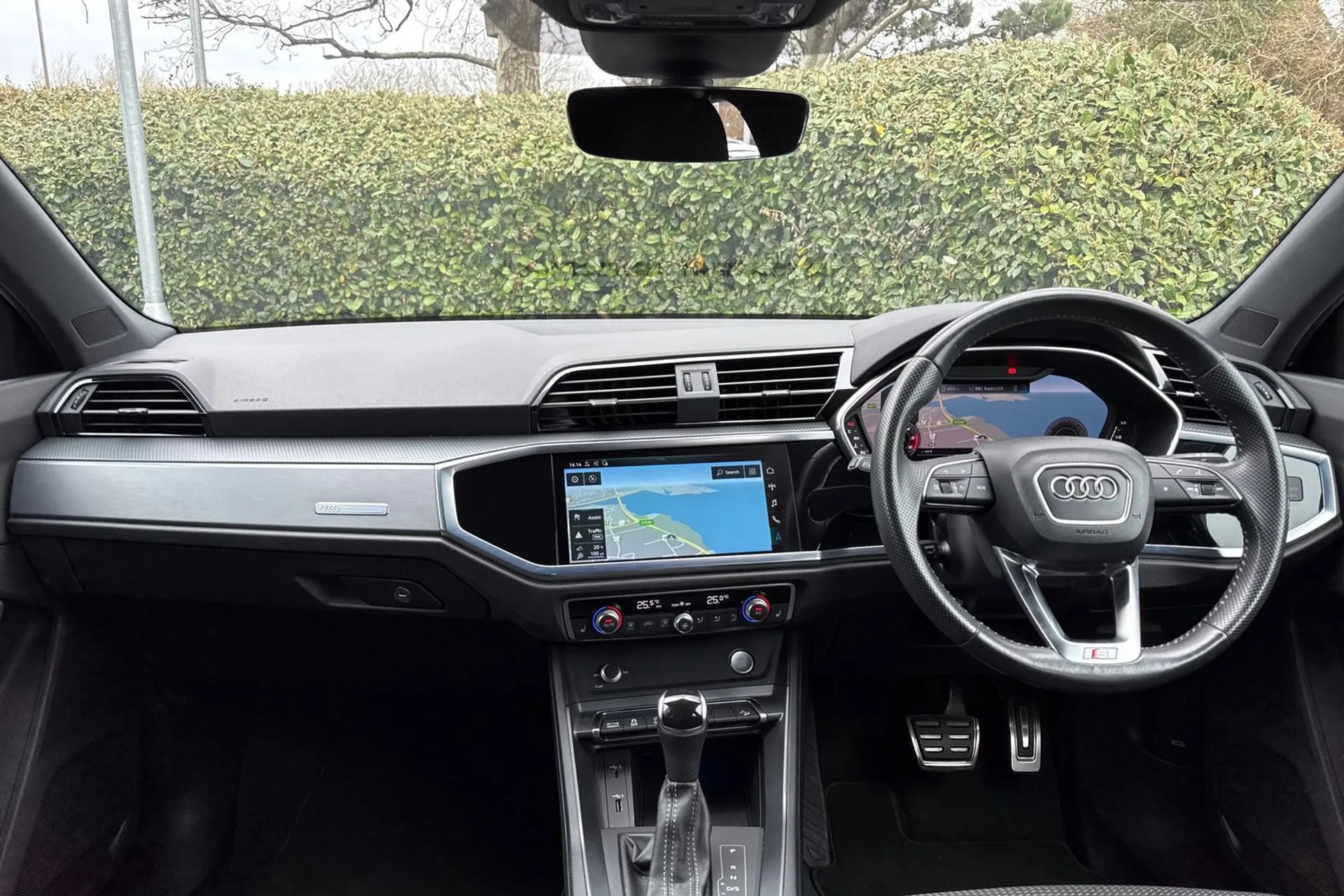 Audi Q3 thumbnail image number 3