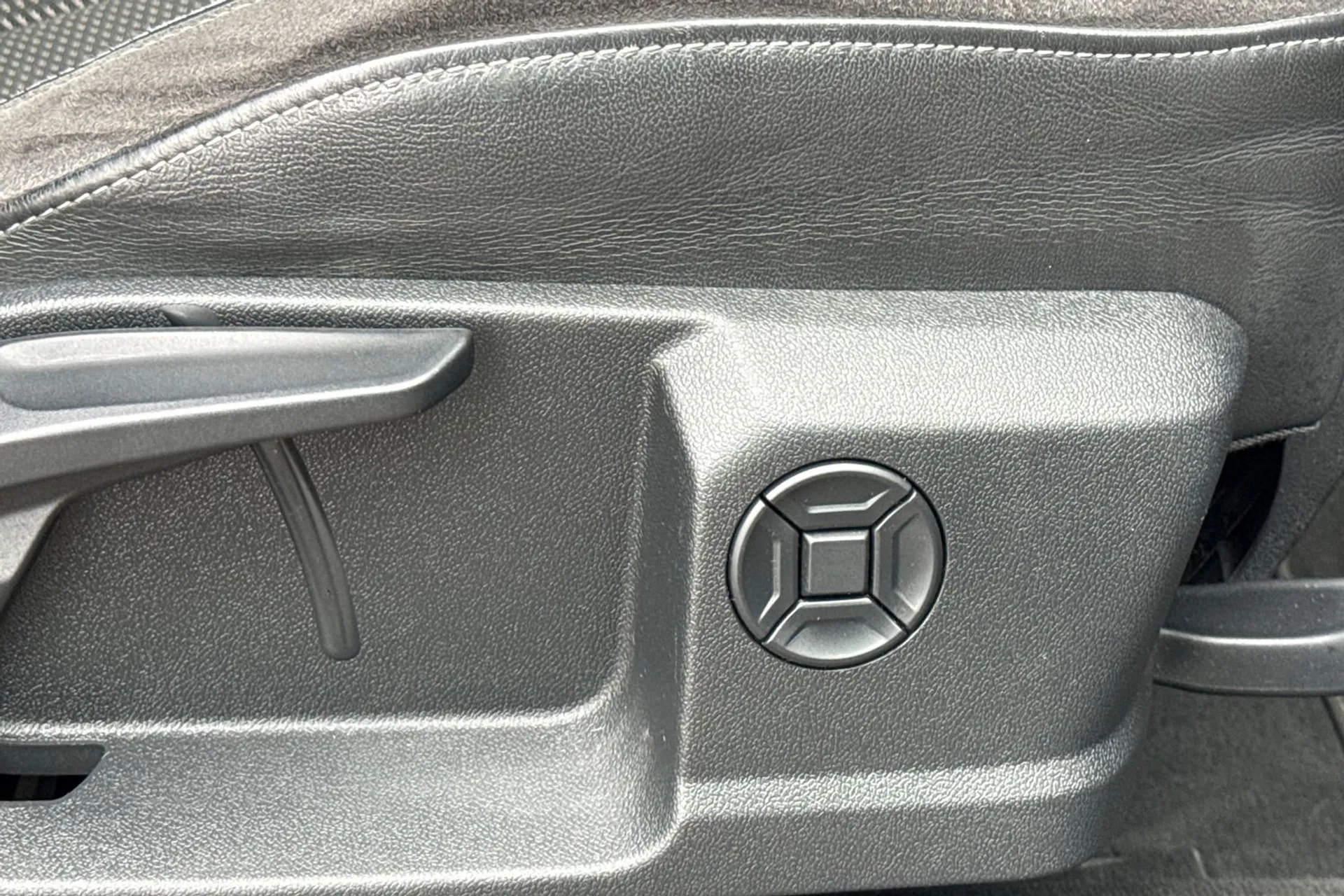 Audi Q3 thumbnail image number 29