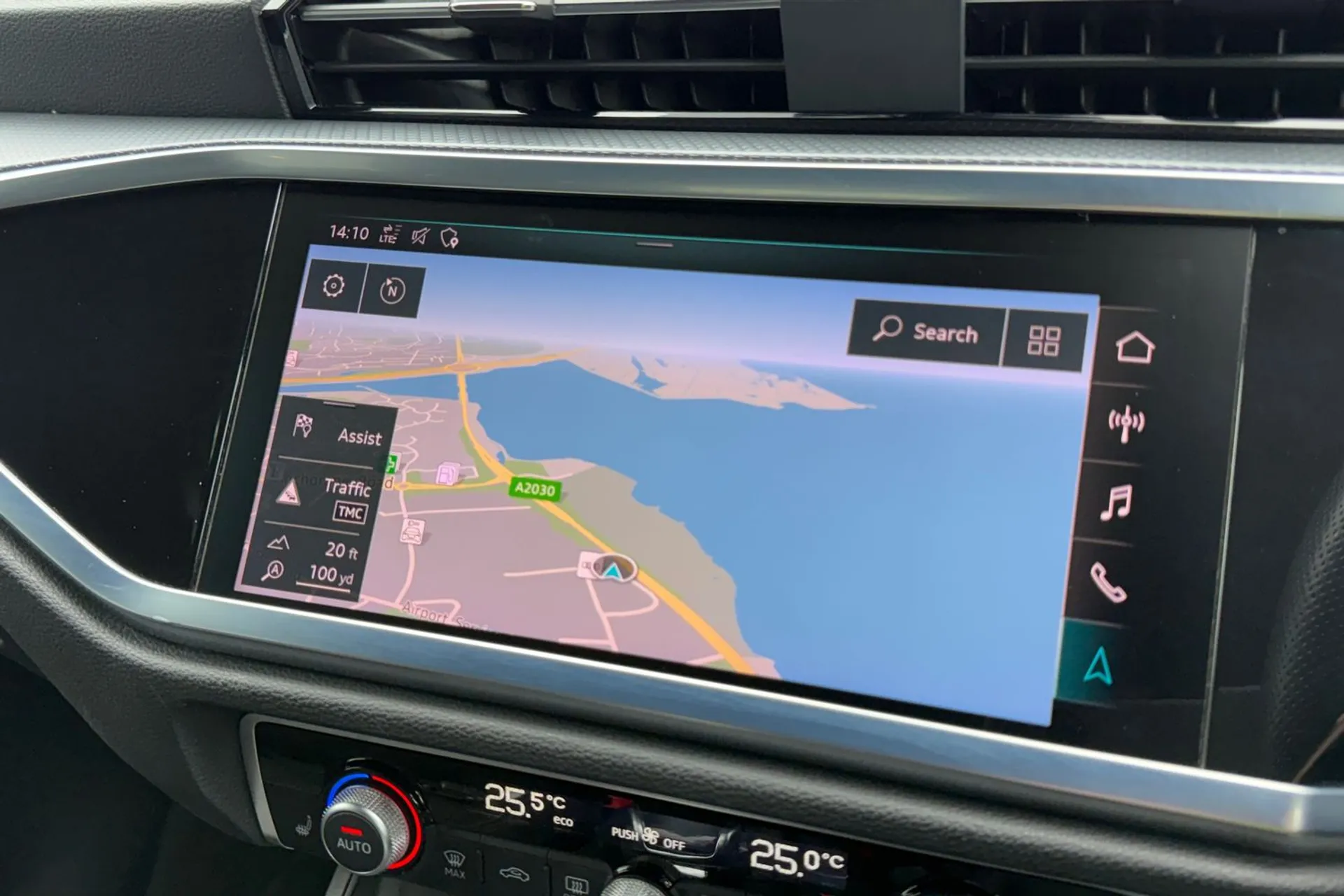 Audi Q3 thumbnail image number 11