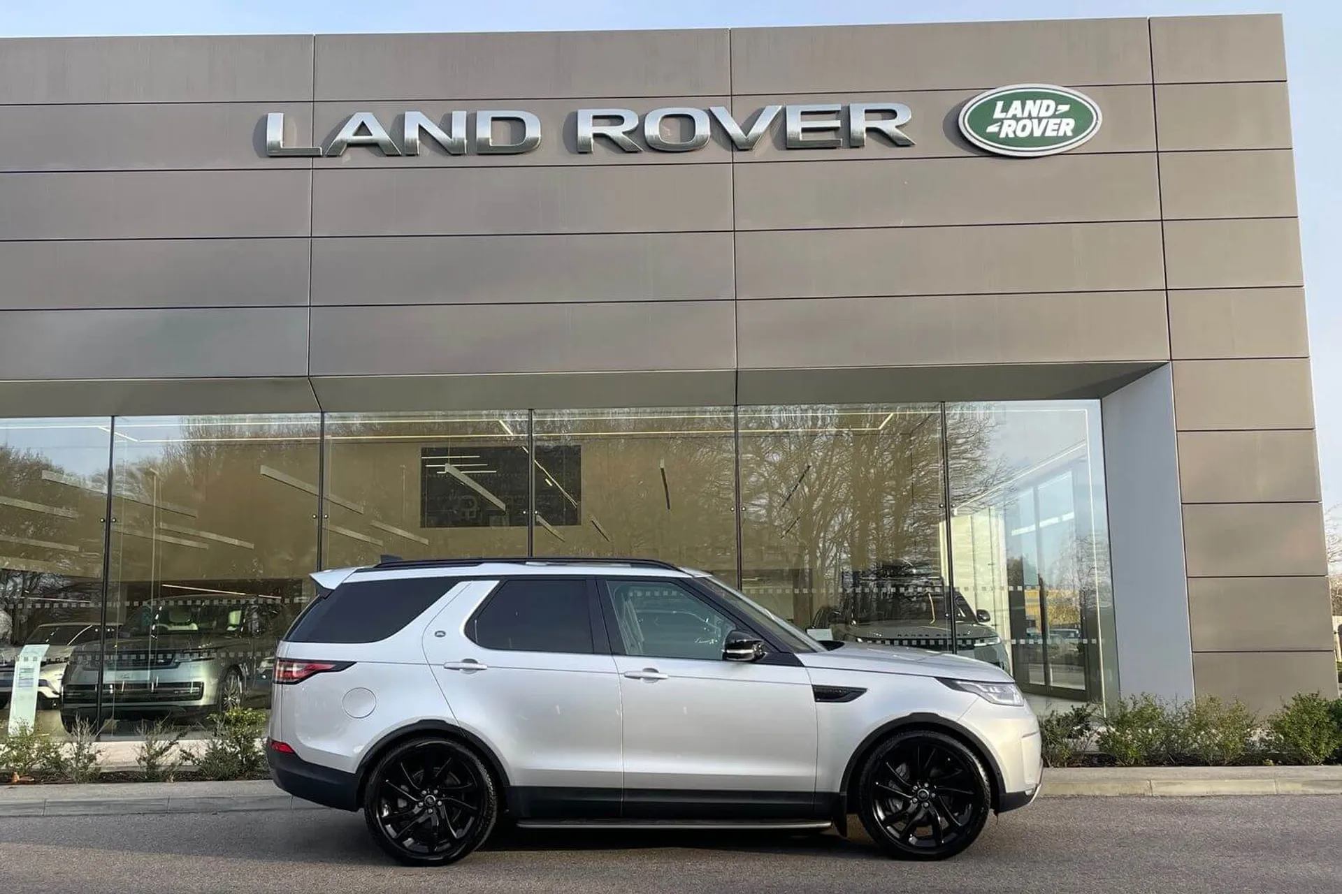 LAND ROVER DISCOVERY thumbnail image number 2