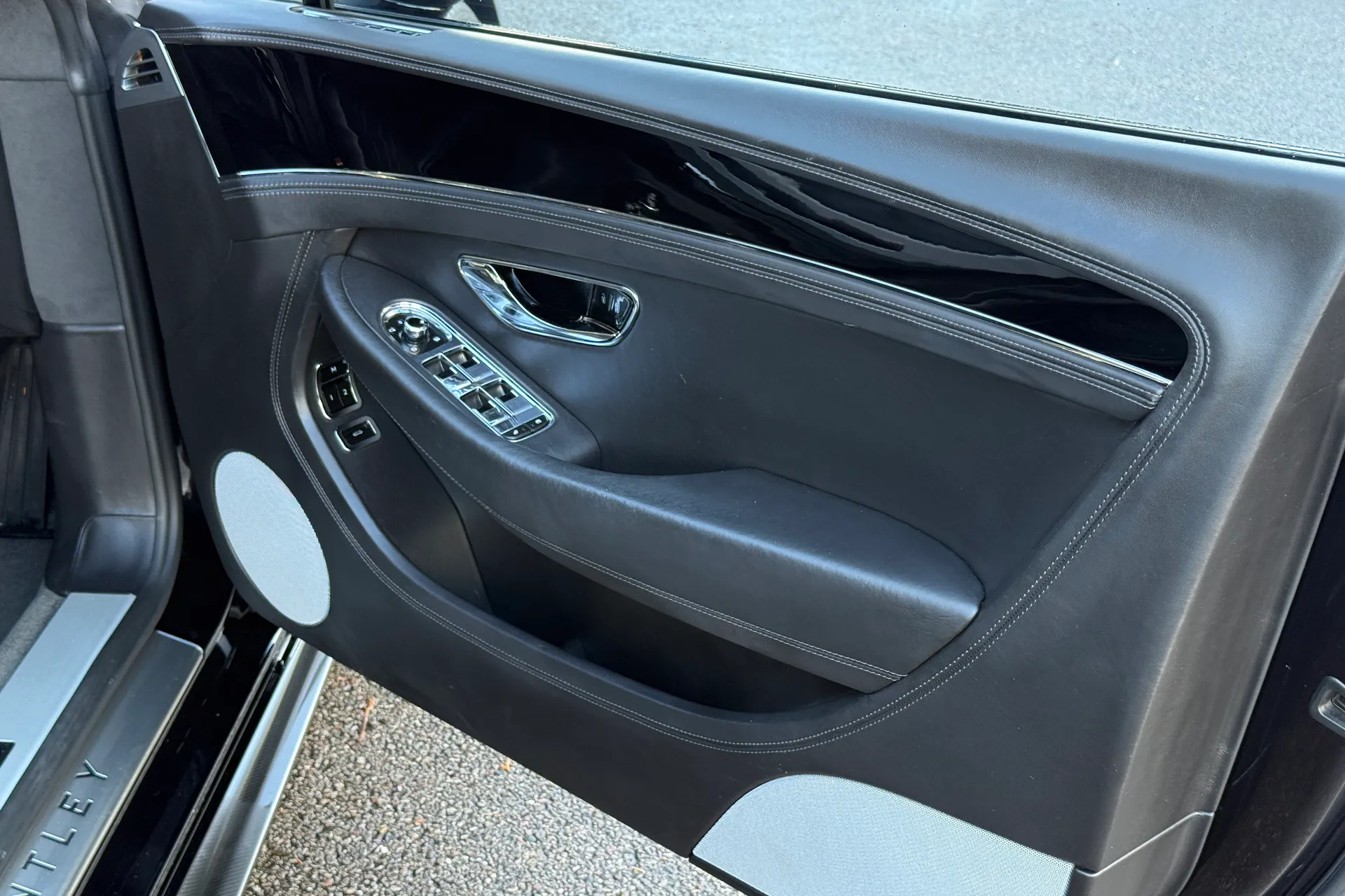 Bentley CONTINENTAL GT thumbnail image number 26