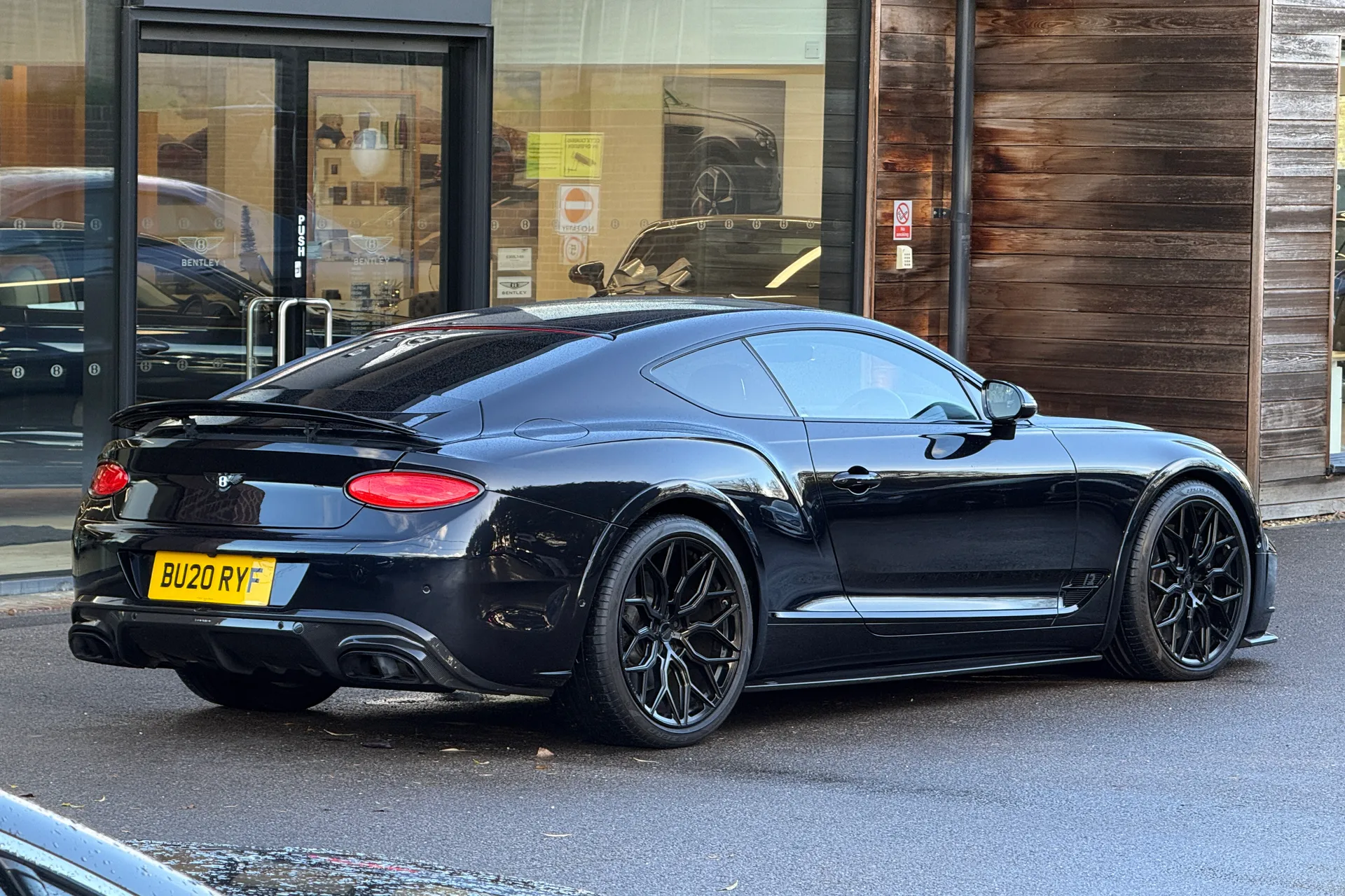 Bentley CONTINENTAL GT thumbnail image number 17