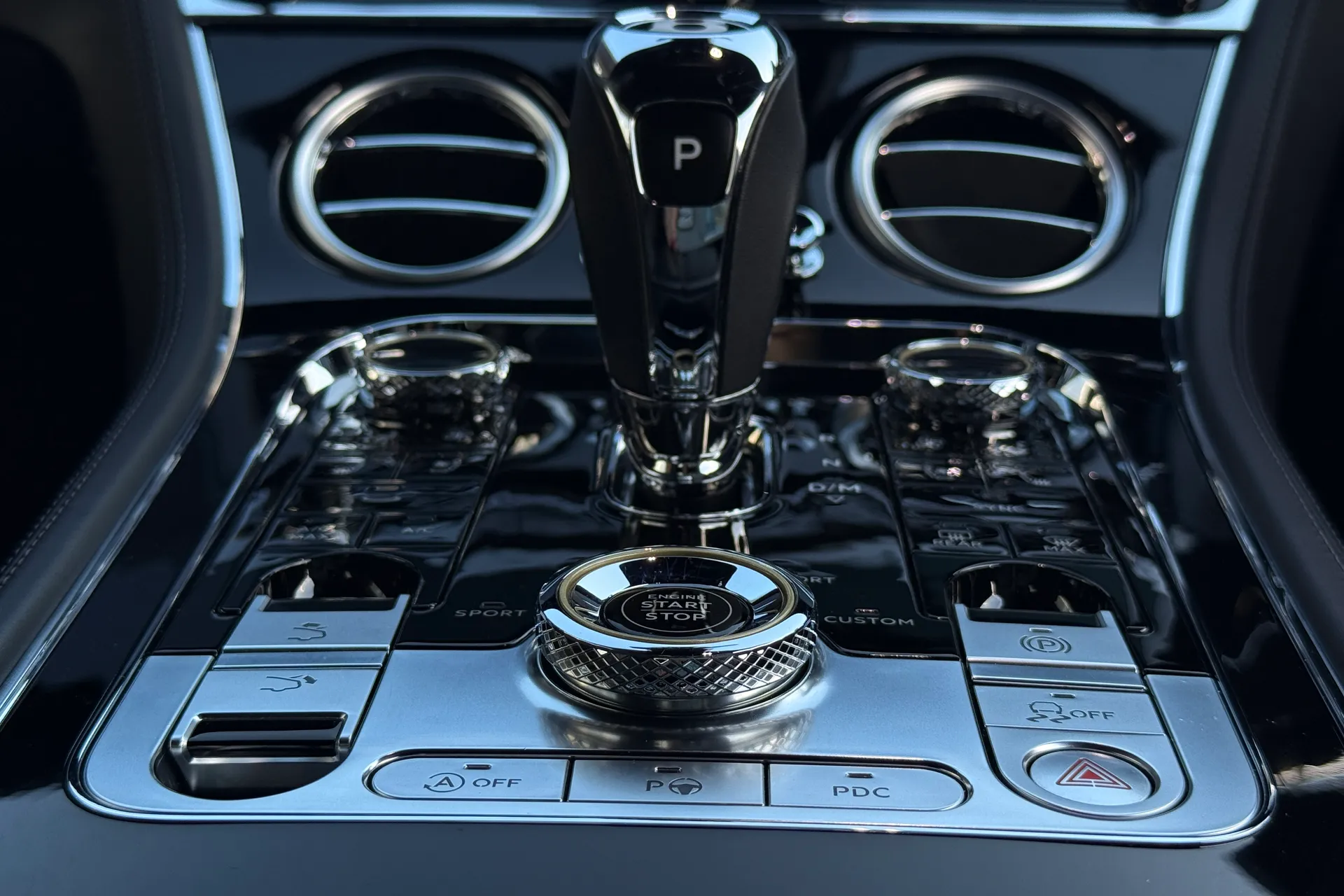 Bentley CONTINENTAL GT thumbnail image number 32