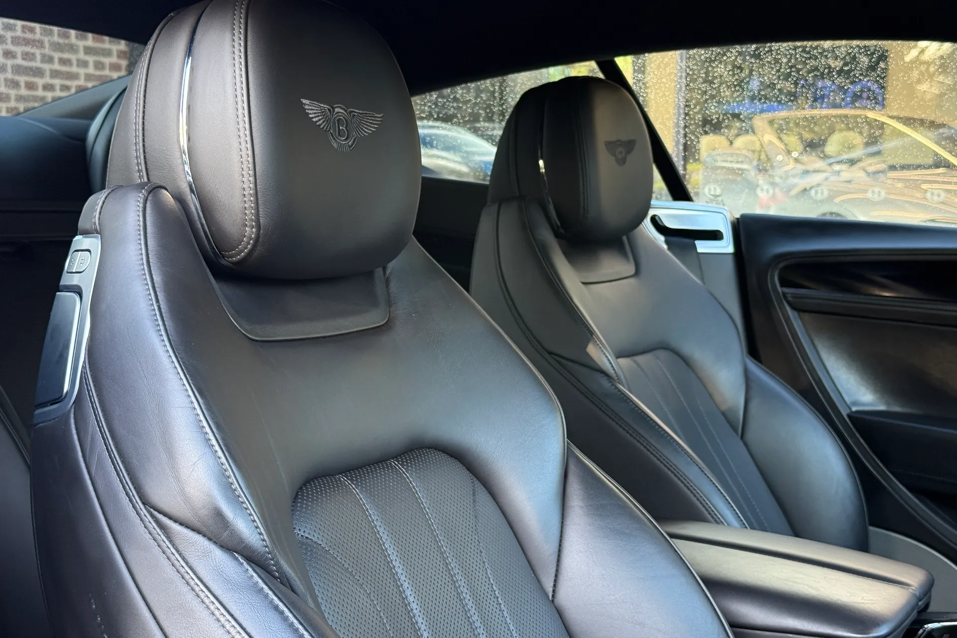 Bentley CONTINENTAL GT thumbnail image number 27