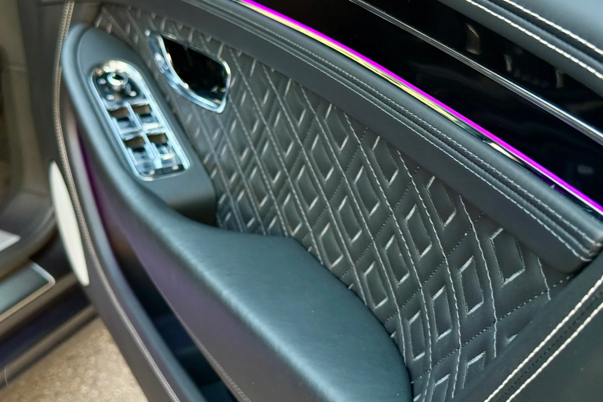 Bentley CONTINENTAL GT thumbnail image number 17