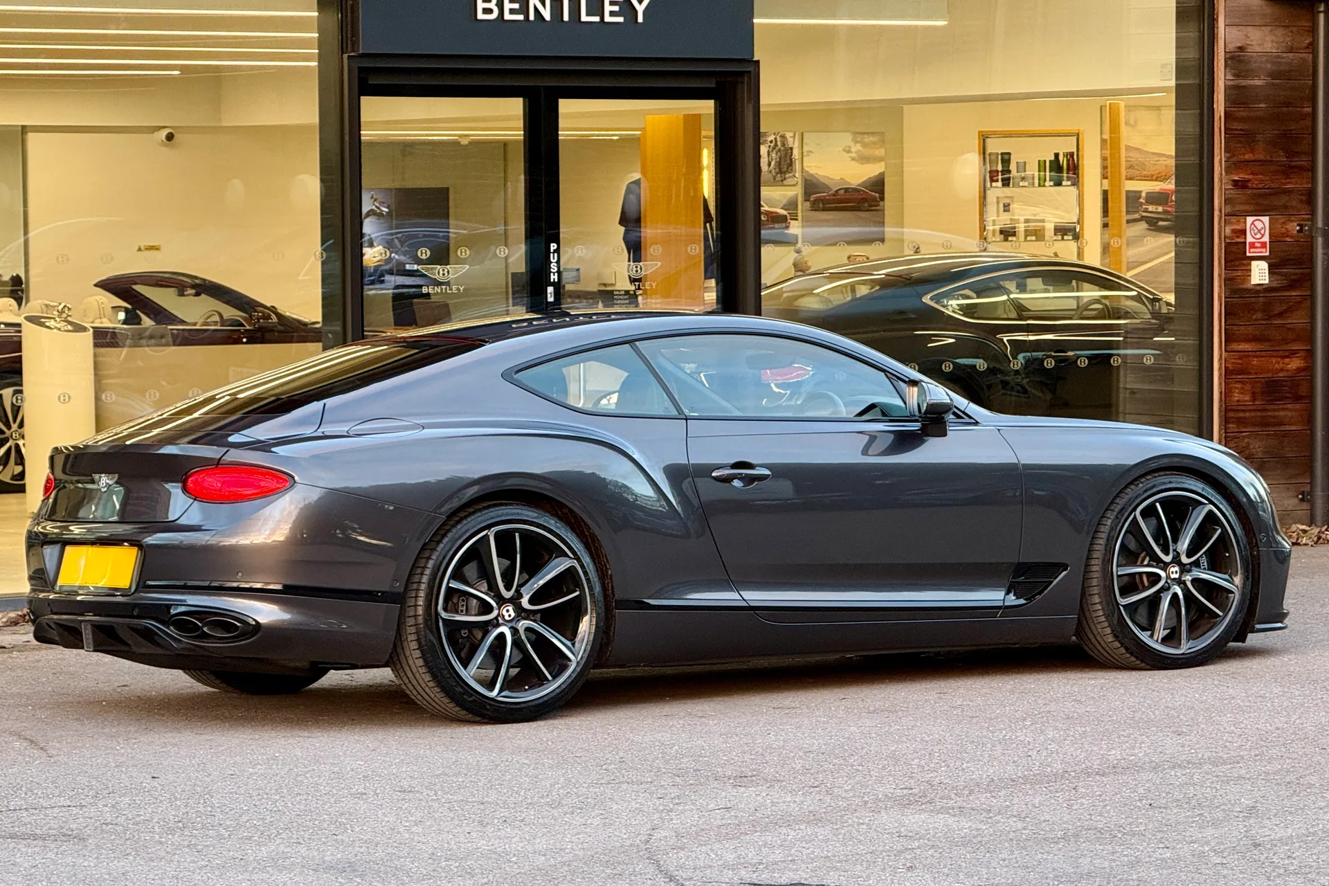 Bentley CONTINENTAL GT thumbnail image number 9