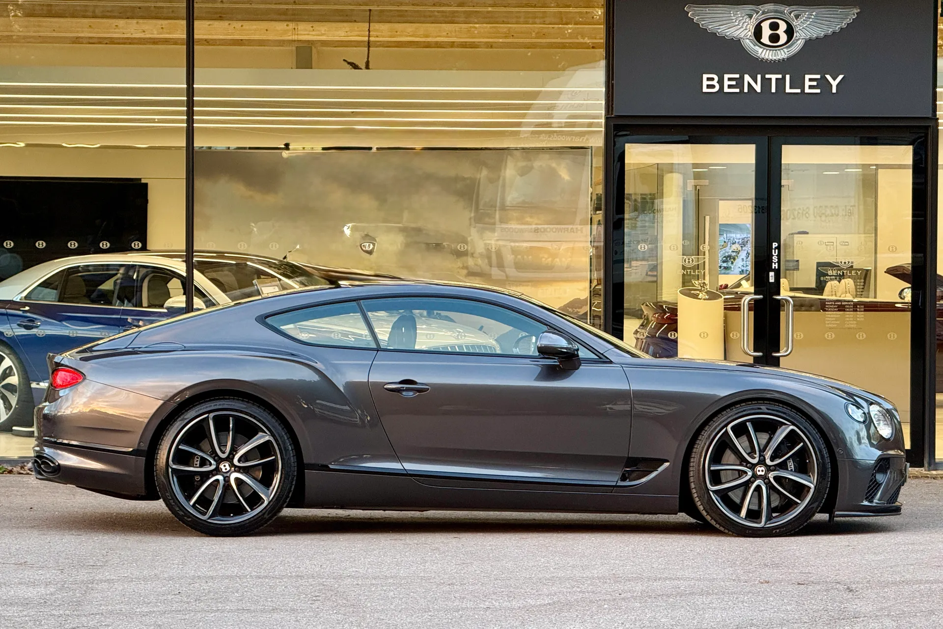 Bentley CONTINENTAL GT thumbnail image number 3