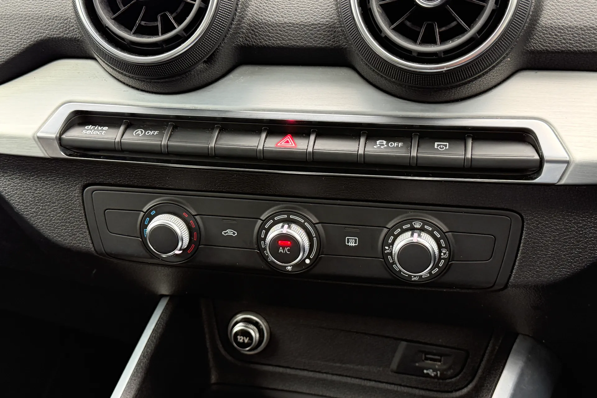 Audi Q2 thumbnail image number 12