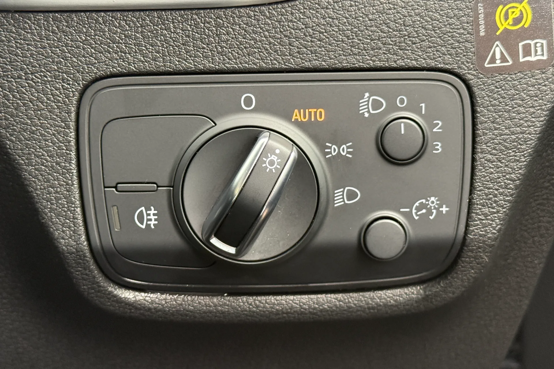 Audi Q2 thumbnail image number 15