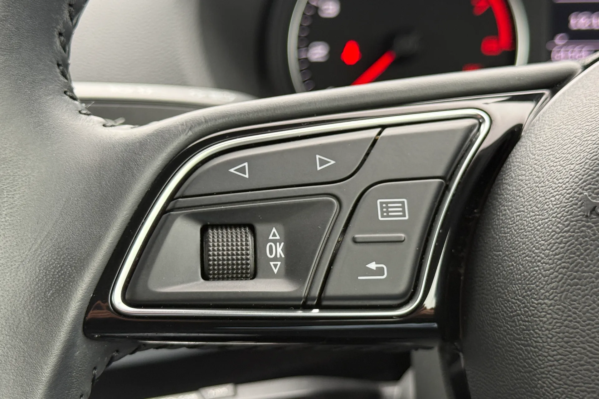 Audi Q2 thumbnail image number 13