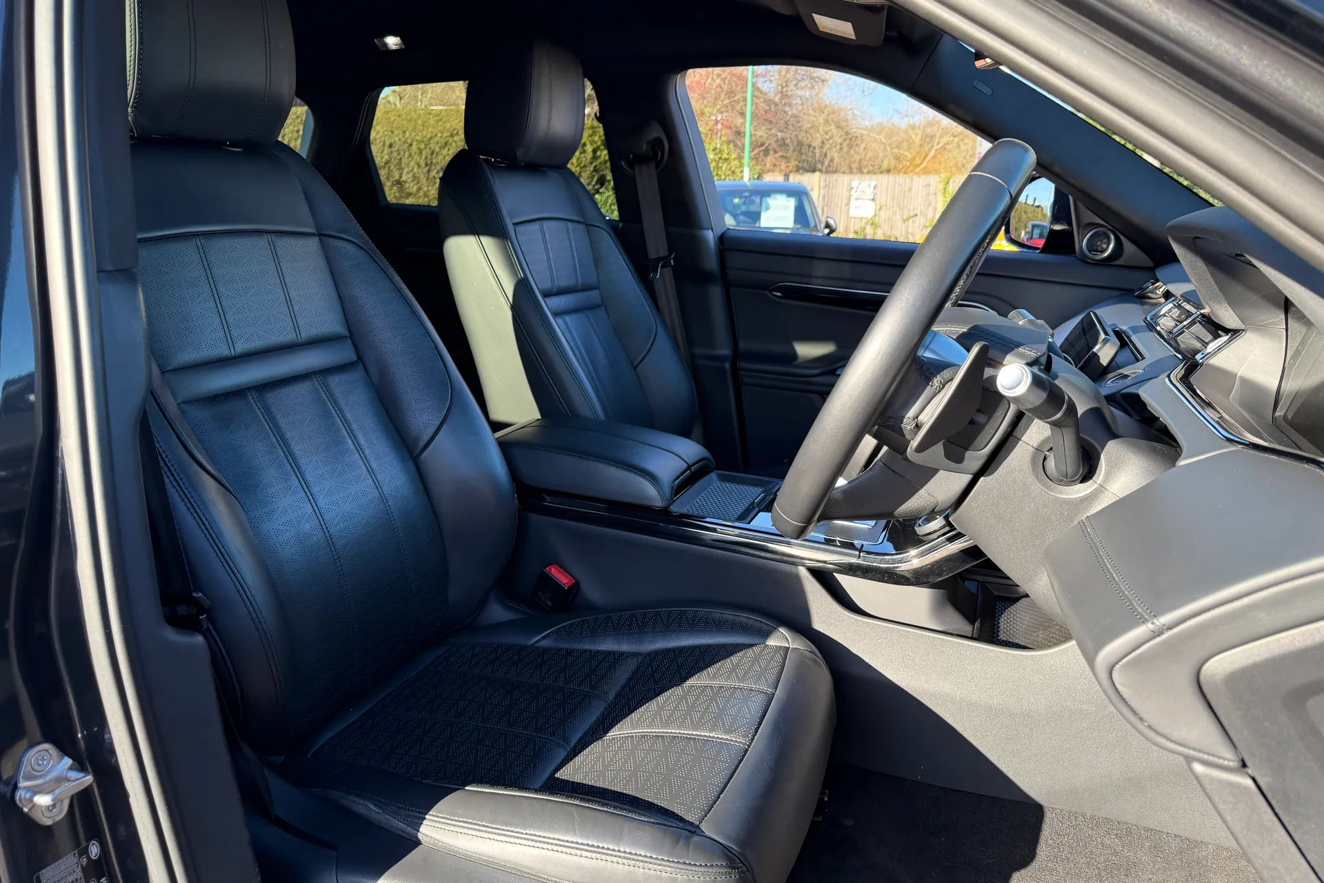 LAND ROVER RANGE ROVER EVOQUE thumbnail image number 24