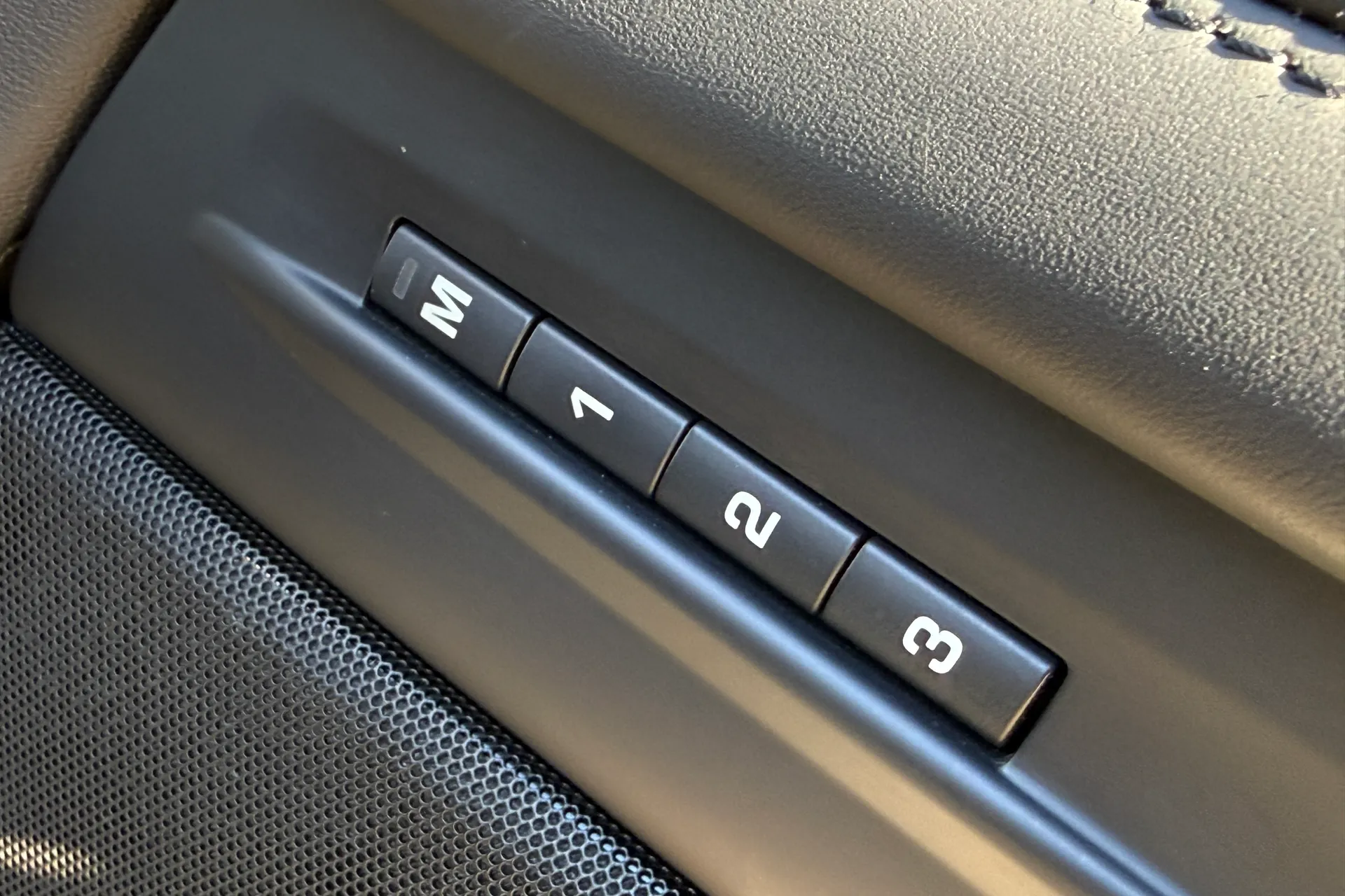 LAND ROVER RANGE ROVER EVOQUE thumbnail image number 16