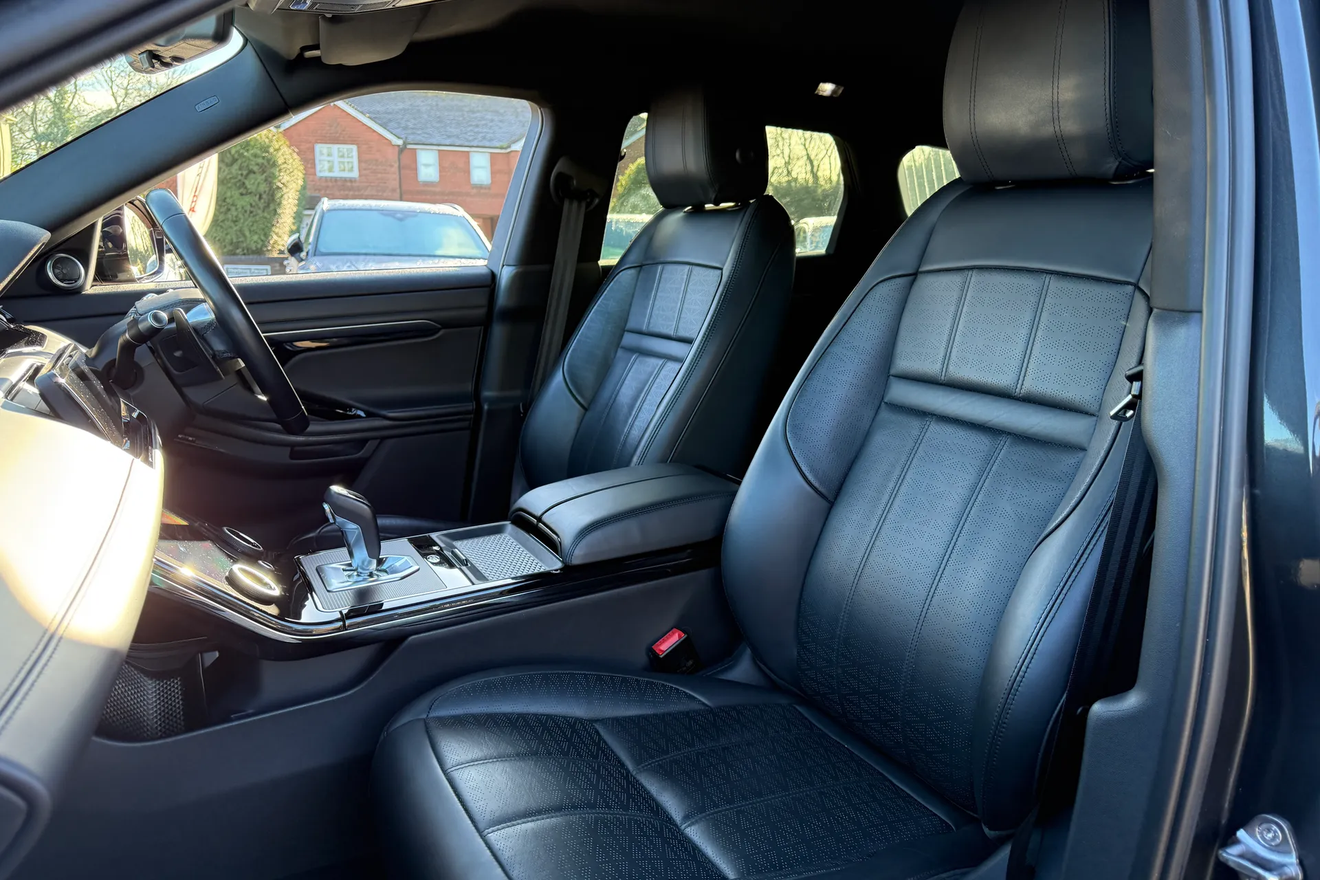 LAND ROVER RANGE ROVER EVOQUE thumbnail image number 27