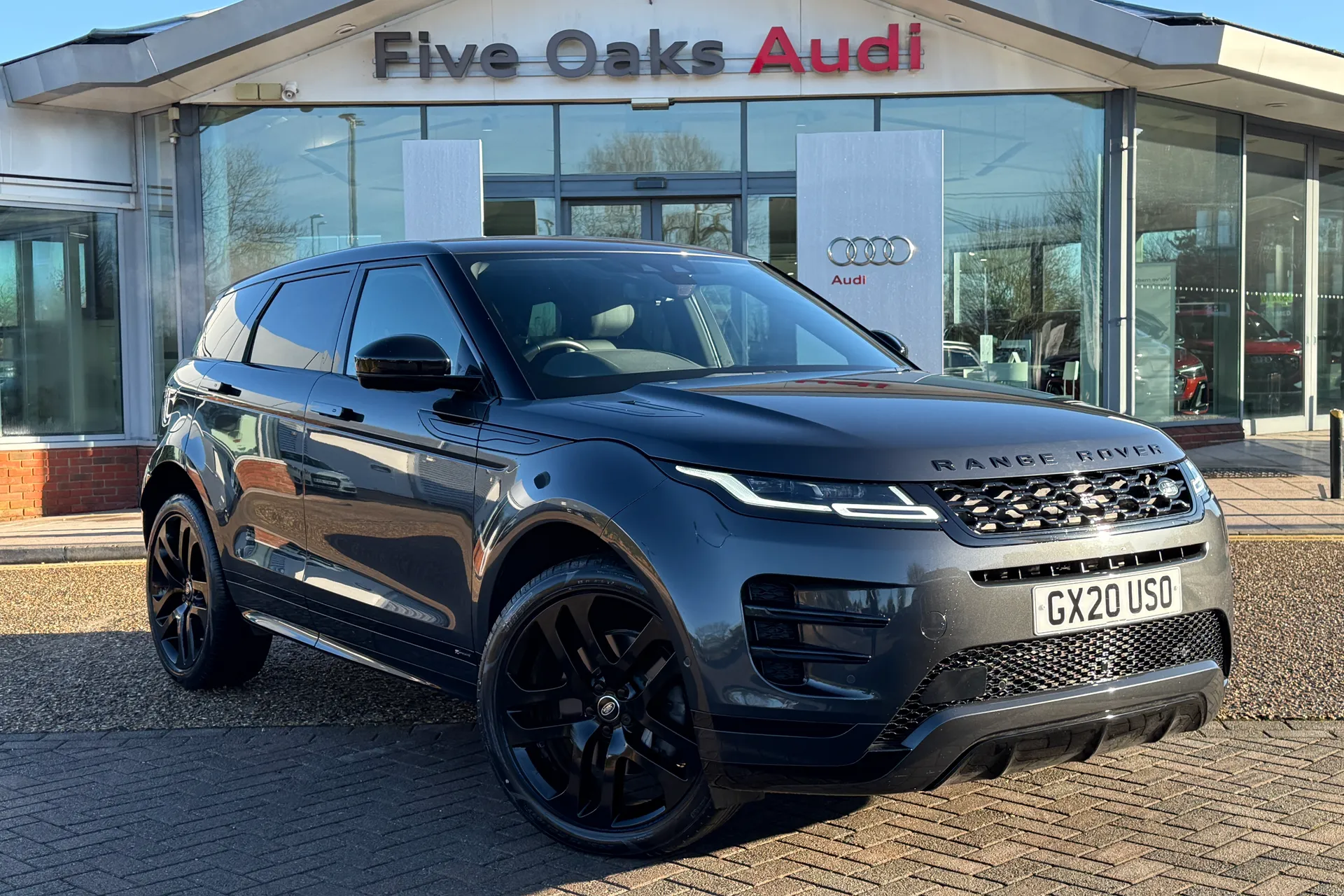 LAND ROVER RANGE ROVER EVOQUE focused image