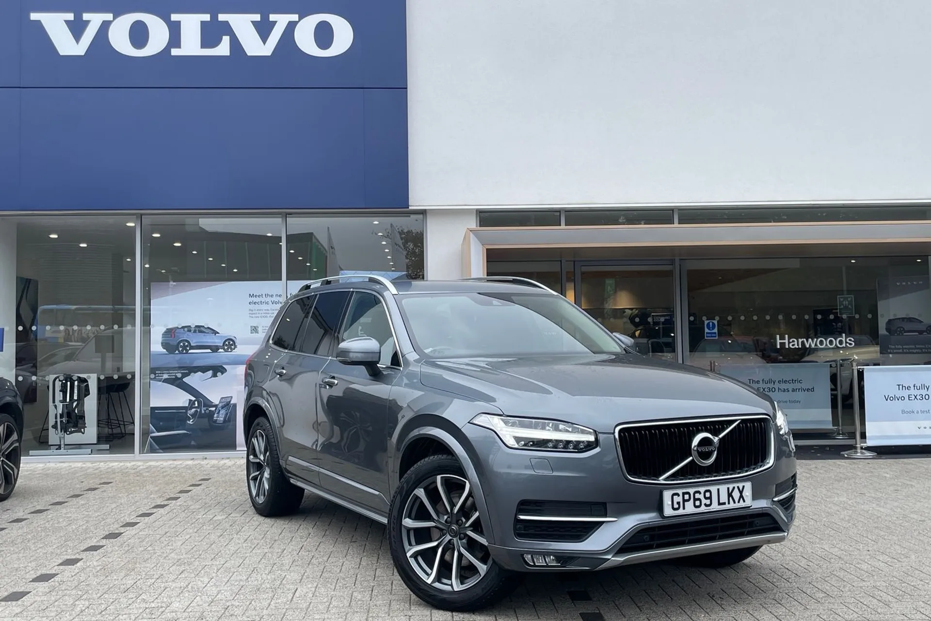 Volvo XC90 focused image