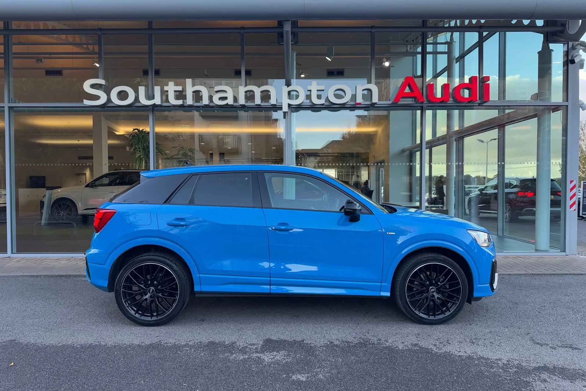 Audi Q2 thumbnail image number 2