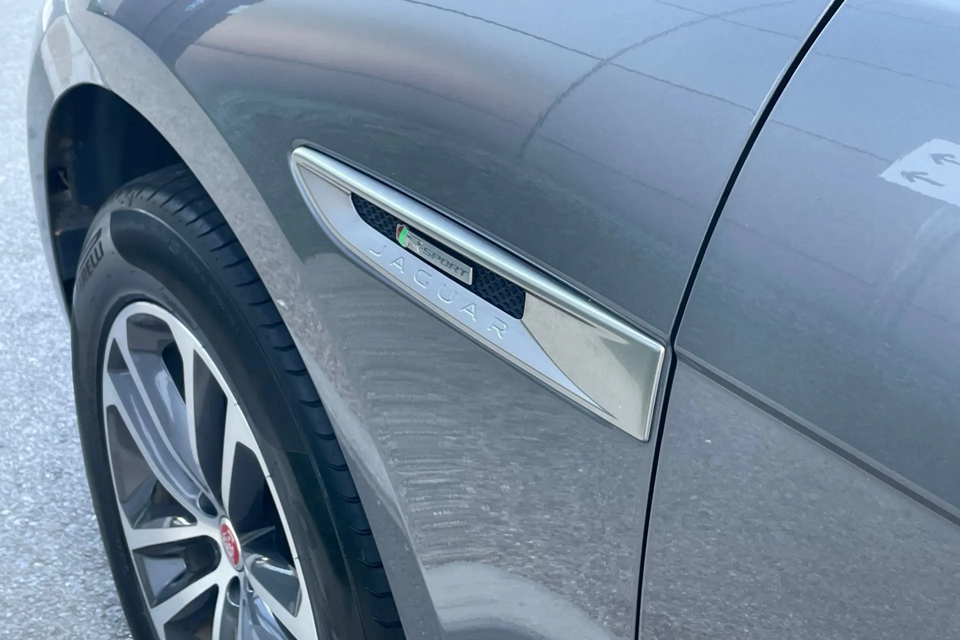 Jaguar F-PACE thumbnail image number 26