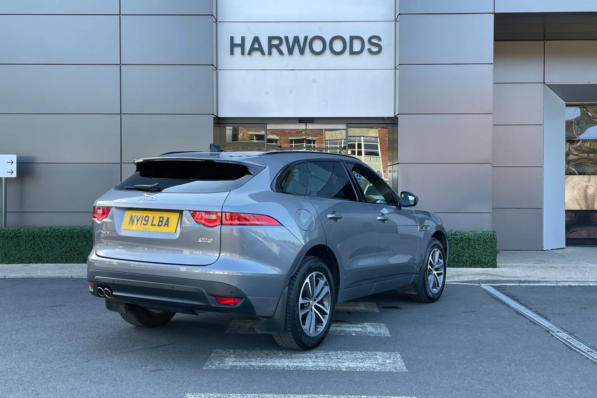 Jaguar F-PACE thumbnail image number 6